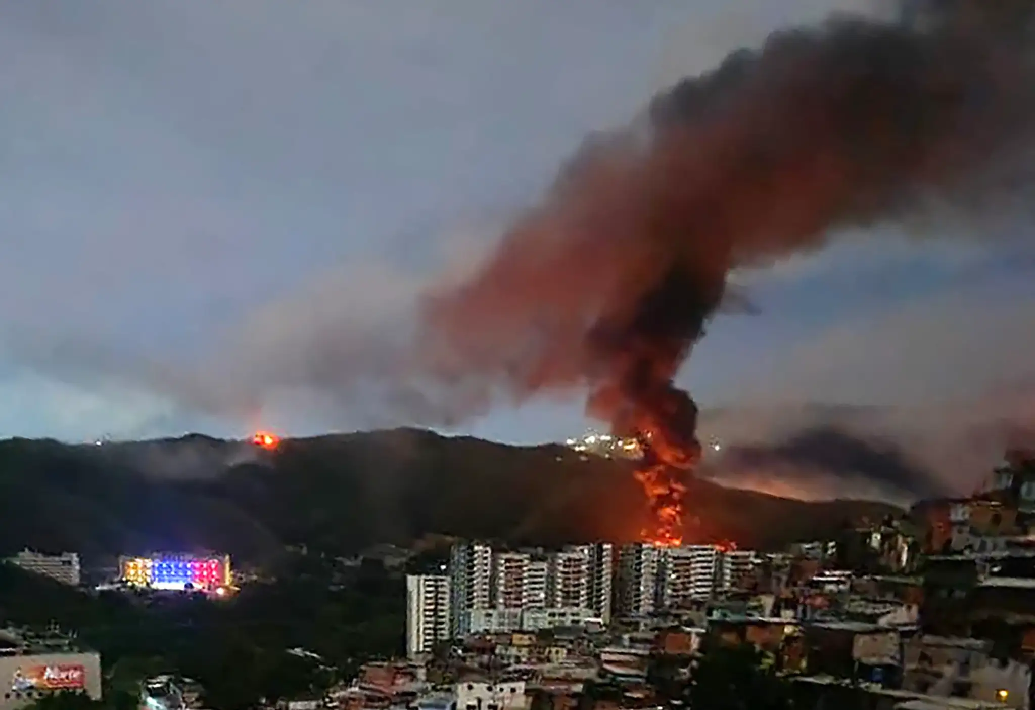 Caracasom otriasla séria explózií 