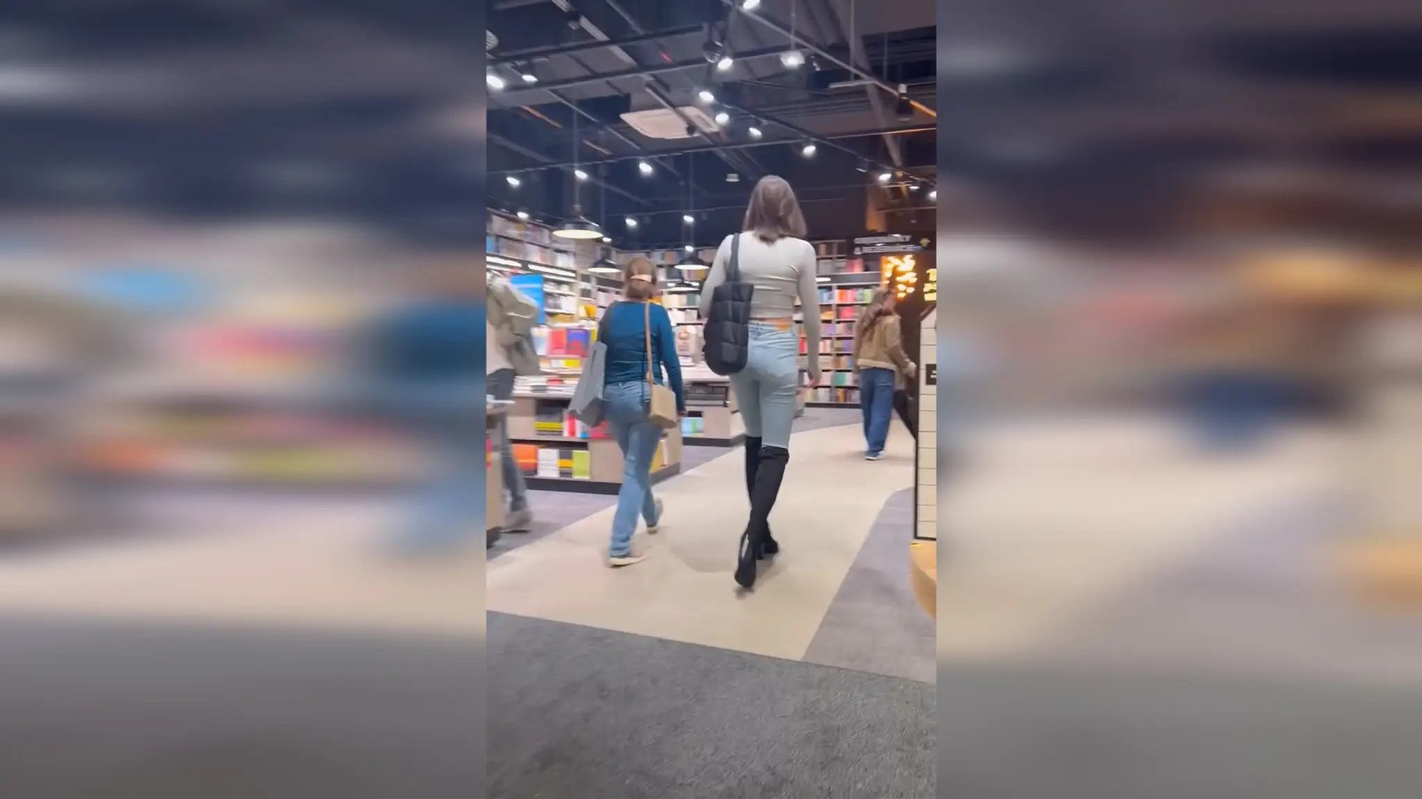 Bronislava Mareková v kníhkupectve