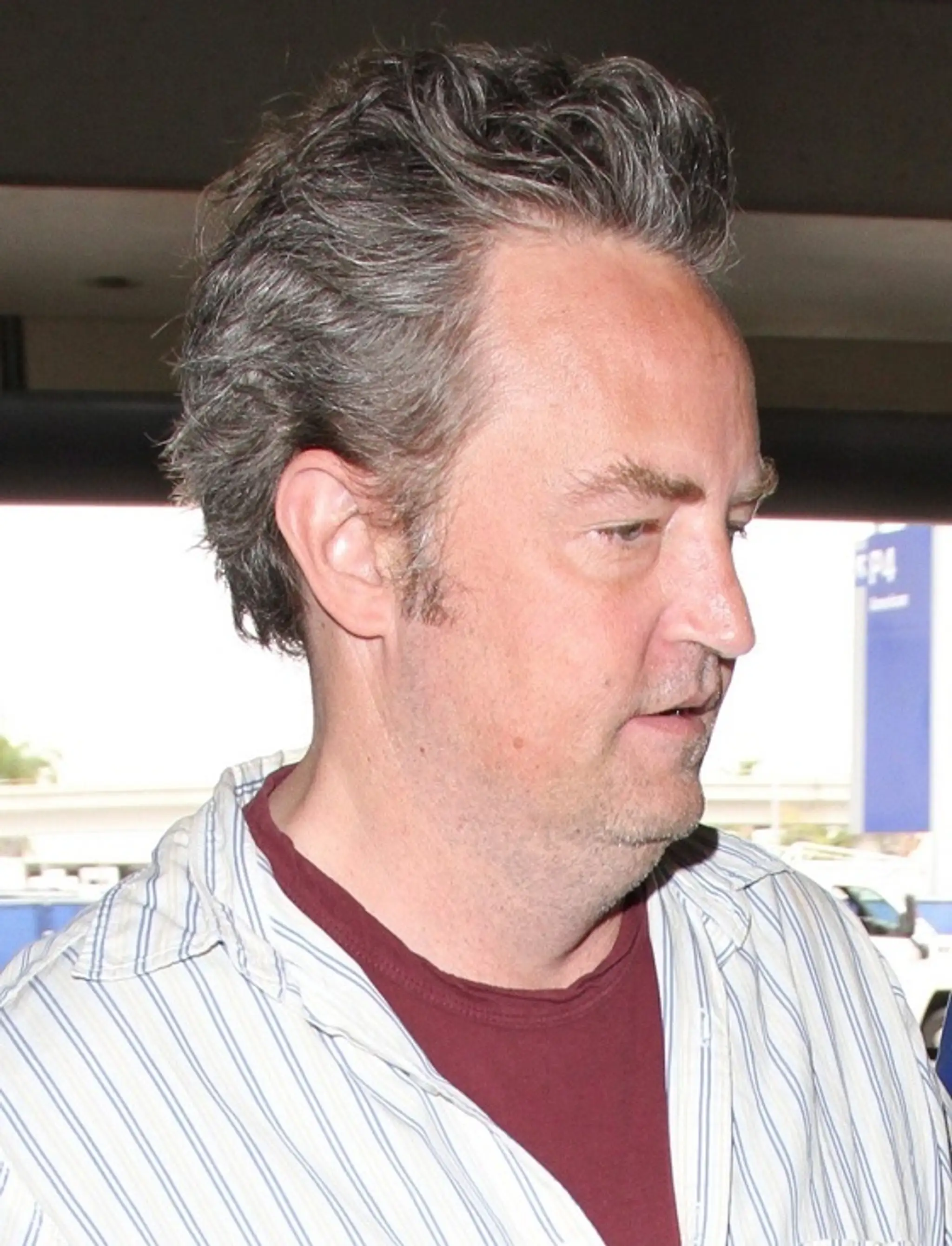 Matthew Perry na letisku Medzinárodnom letisku Los Angeles