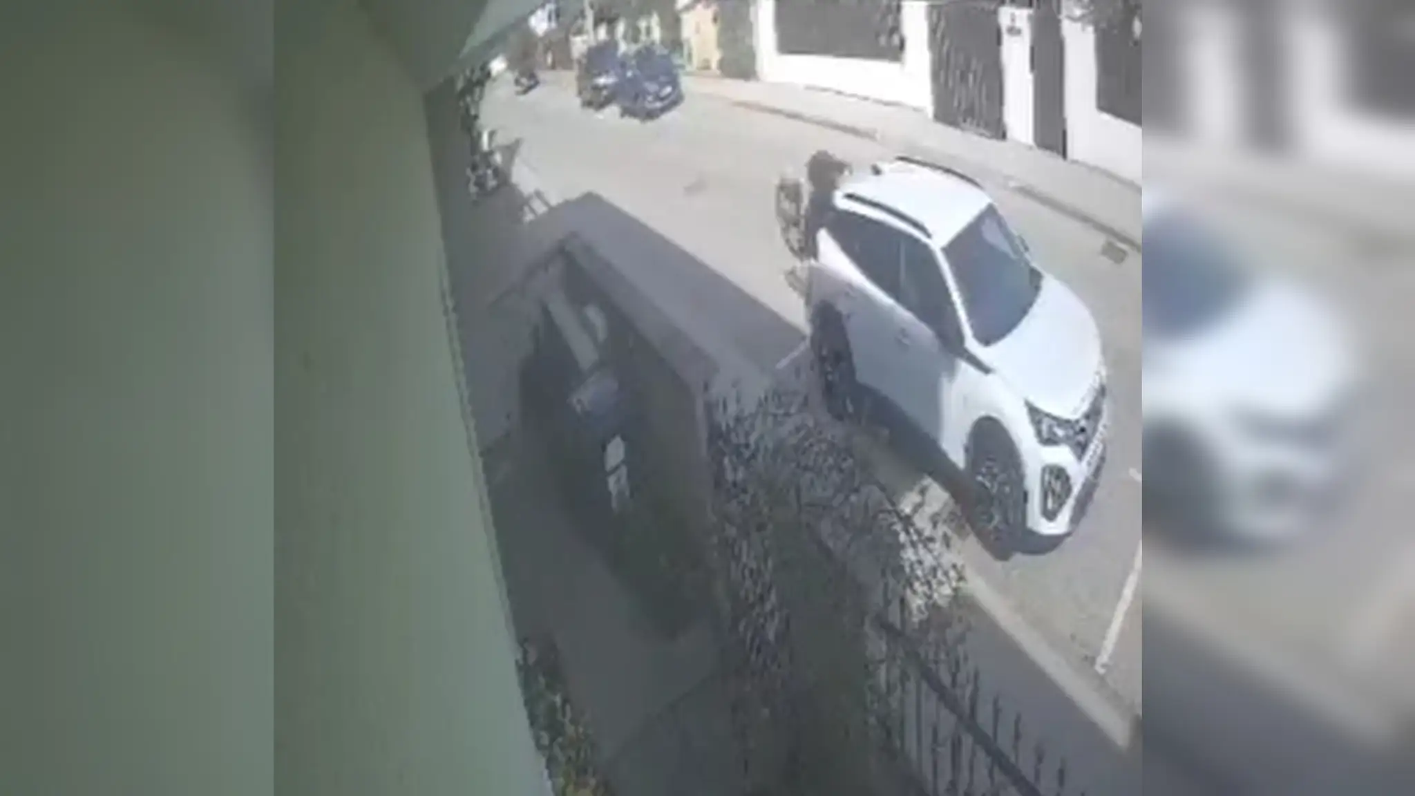 Cyklista narazil do zaparkovaného auta