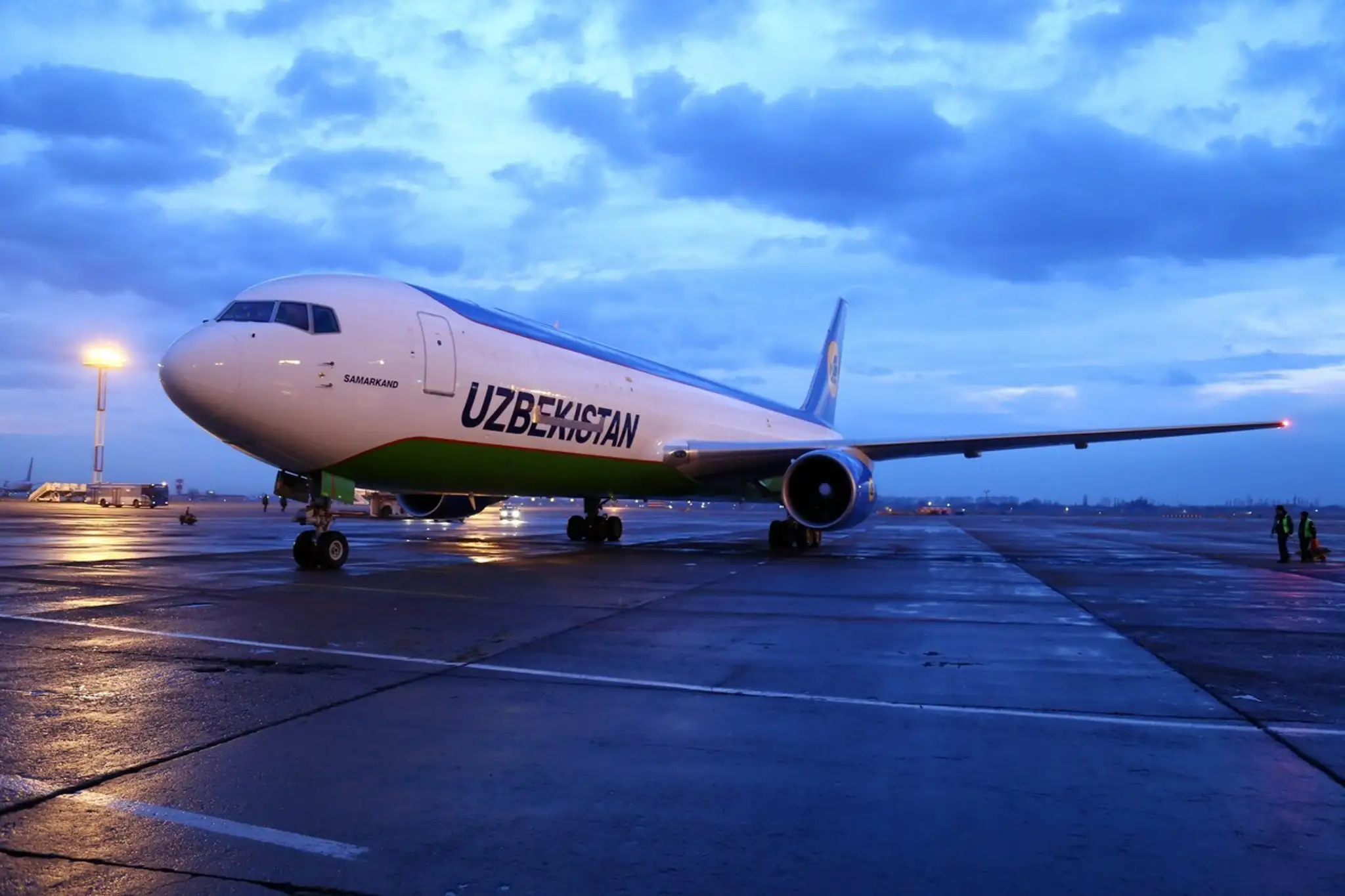 Lietadlo leteckej spoločnosti Uzbekistan Airways.