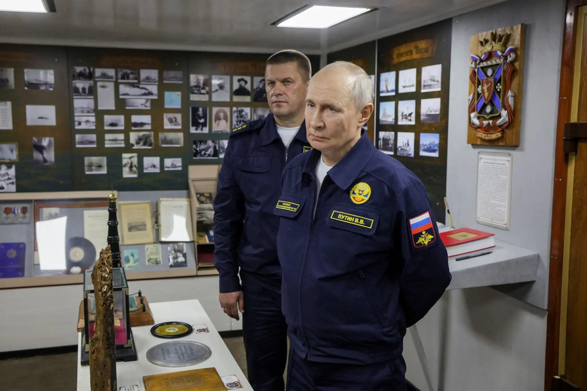 Ruský prezident Vladimir Putin navštívil raketový krížnik ruského námorníctva „Varyag“.