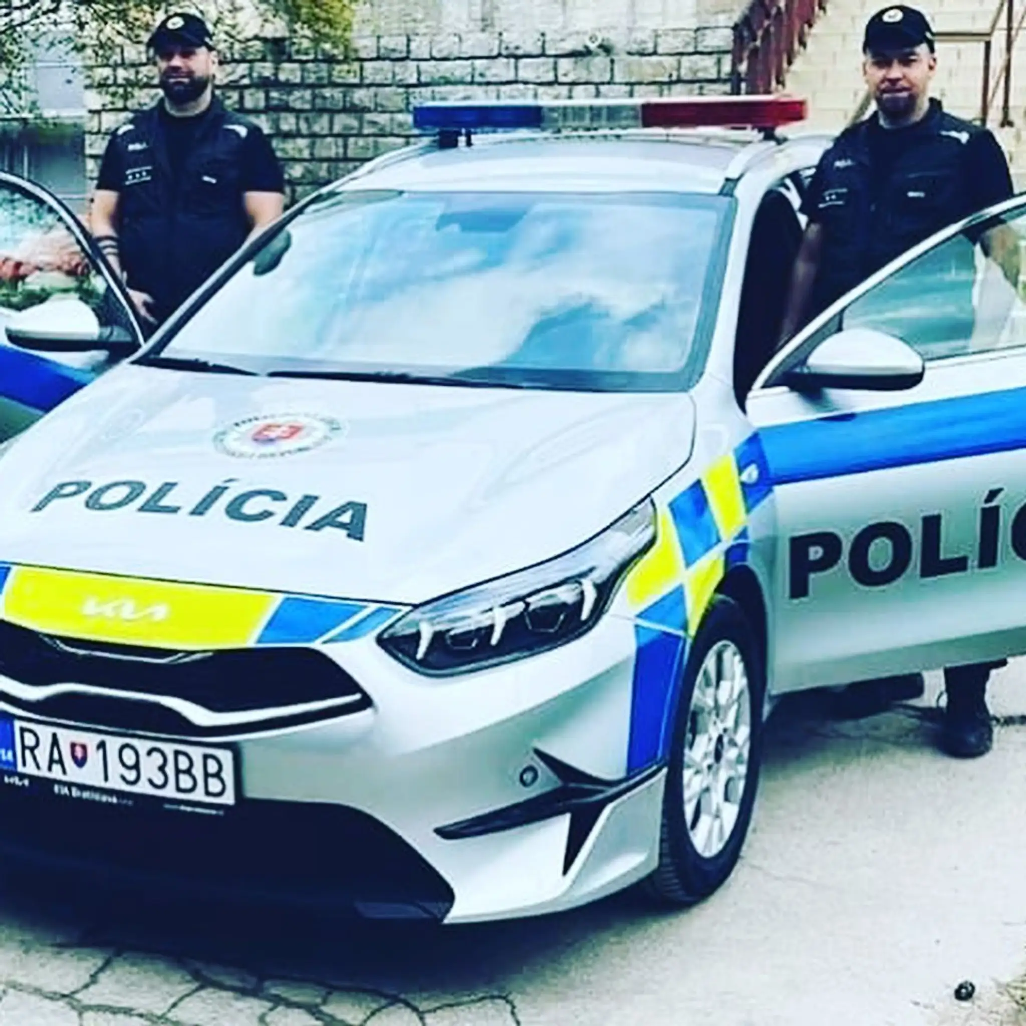 Nové policajné autá už brázdia cestami na Slovensku.