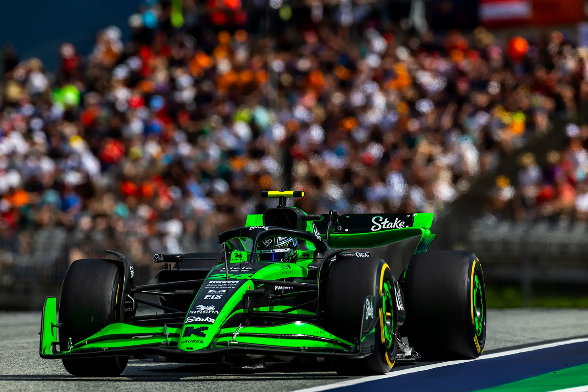 V srdci Európy mala zastúpenie aj ďaleká Čína, a to v jazdcovi tímu Kick Sauber, Guanyuovi Zhouovi.