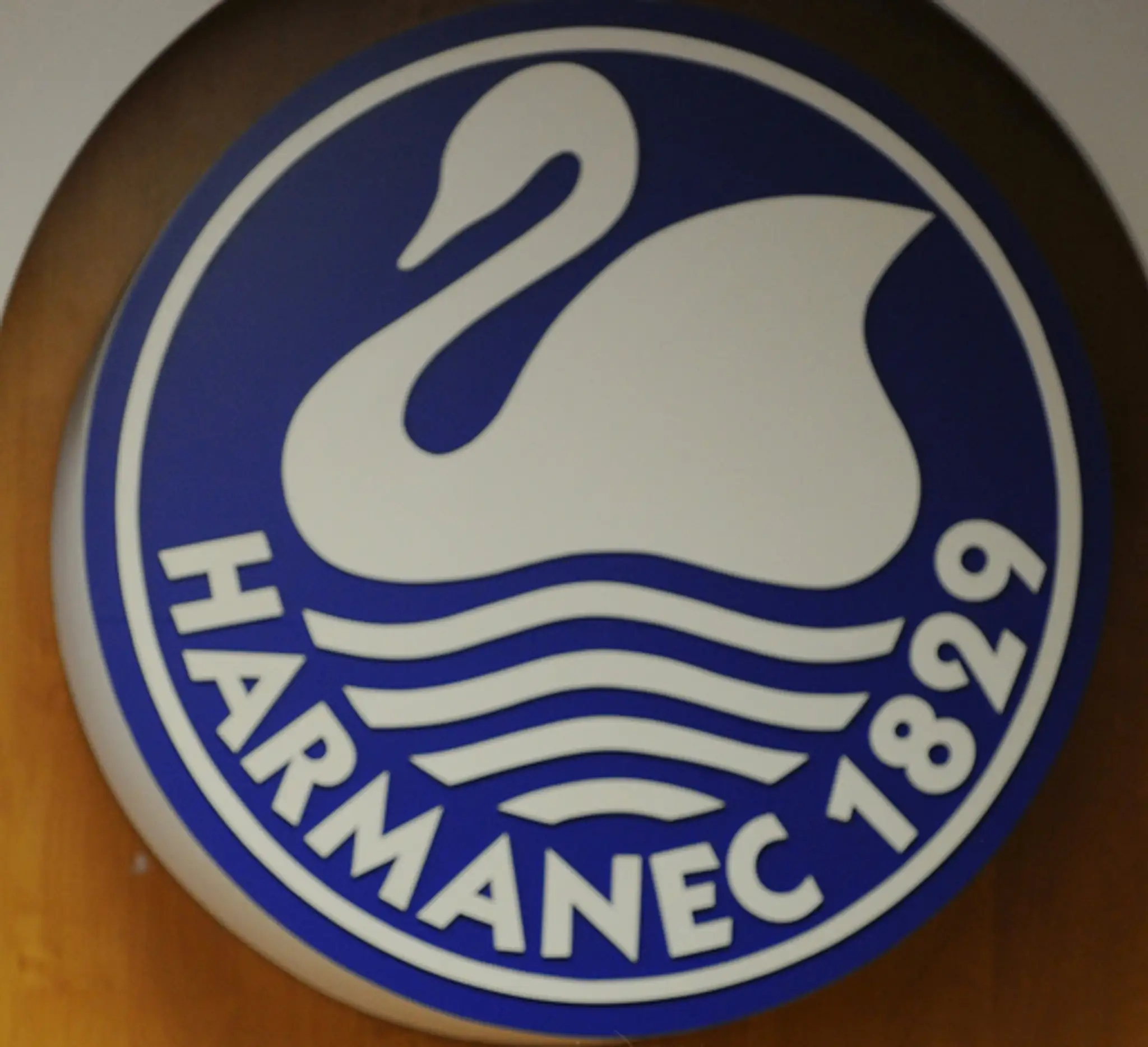 Znak papierní v Harmanci.