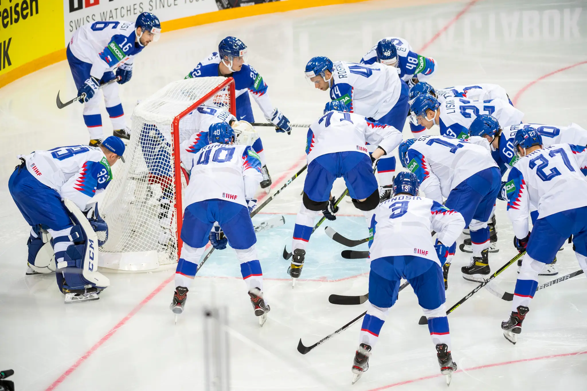 Na snímke slovenskí hokejisti