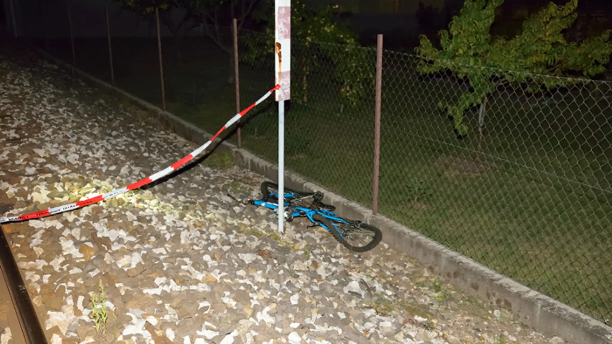V Kmeťove zrazil vlak nepočujúceho cyklistu.