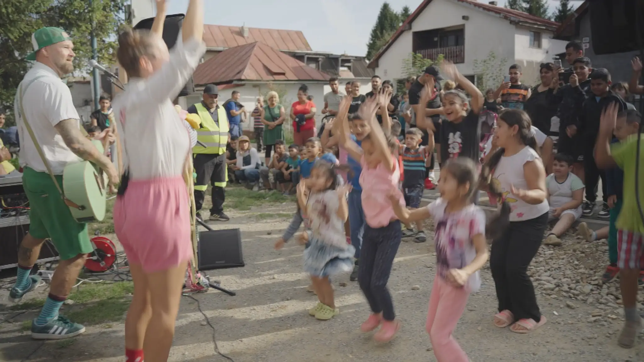 Koncert v rómskej osade