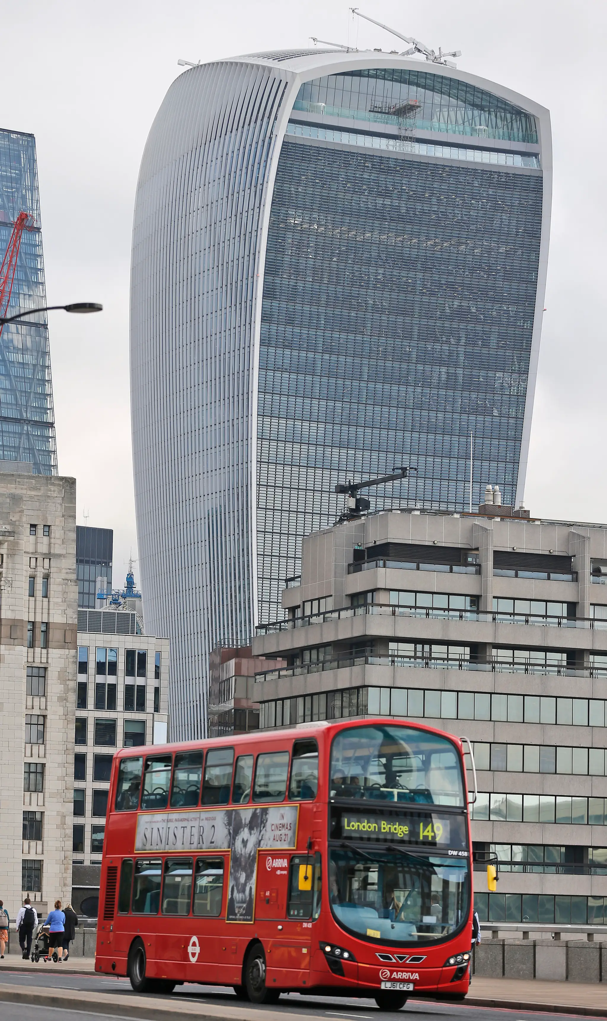 Dizajnovo pripomína starý mobilný telefón. Volajú ho Walkie Talkie