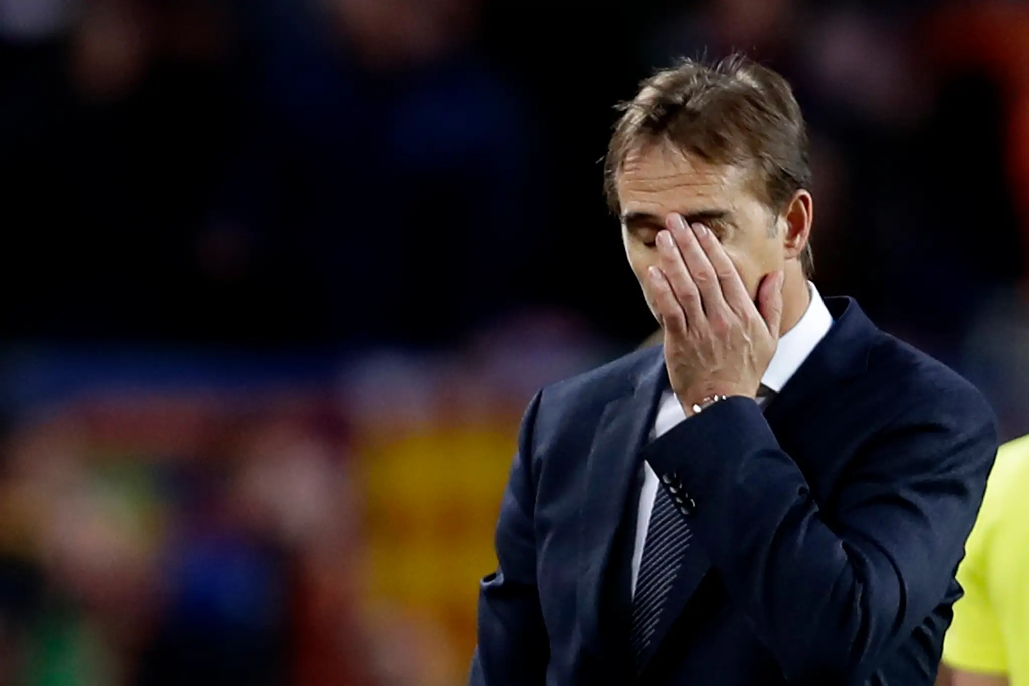 Kouč Realu Julen Lopetegui reaguje po dueli na pôde Barcelony.