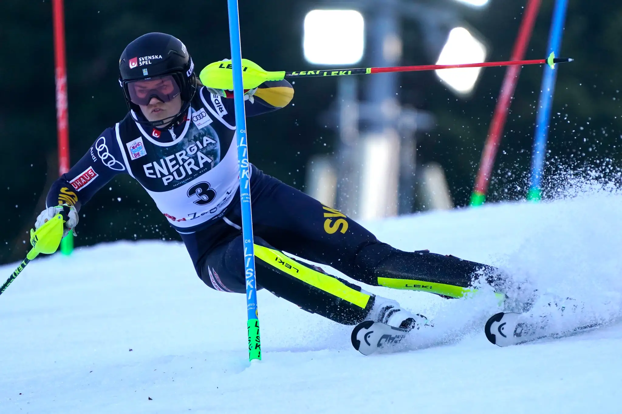 Anna Swennová Larssonová v prvom kole slalomu žien Svetového pohára v alpskom lyžovaní v Záhrebe.