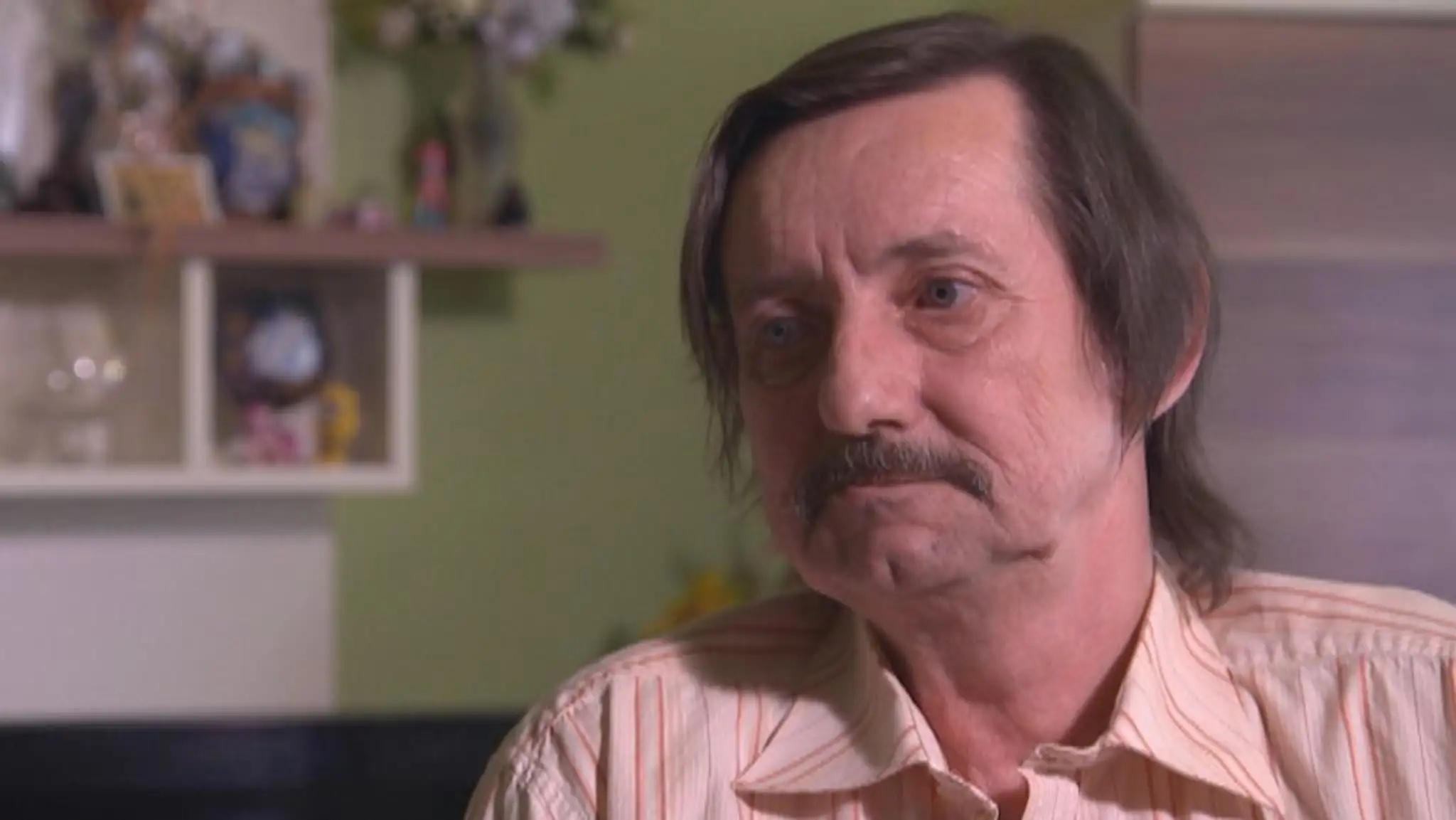 Eugen Hlaváč je uväznený vo svojom byte.