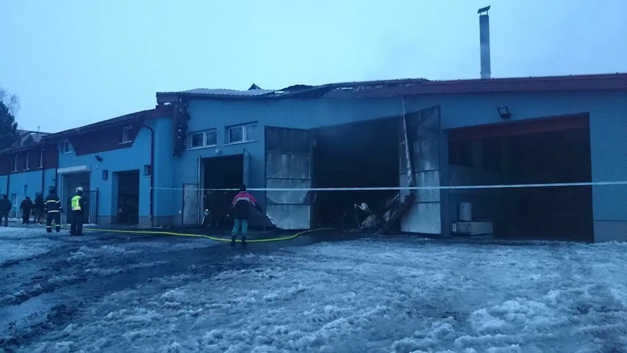 Dobrovoľným hasičom v Rabči zhorela zbrojnica.