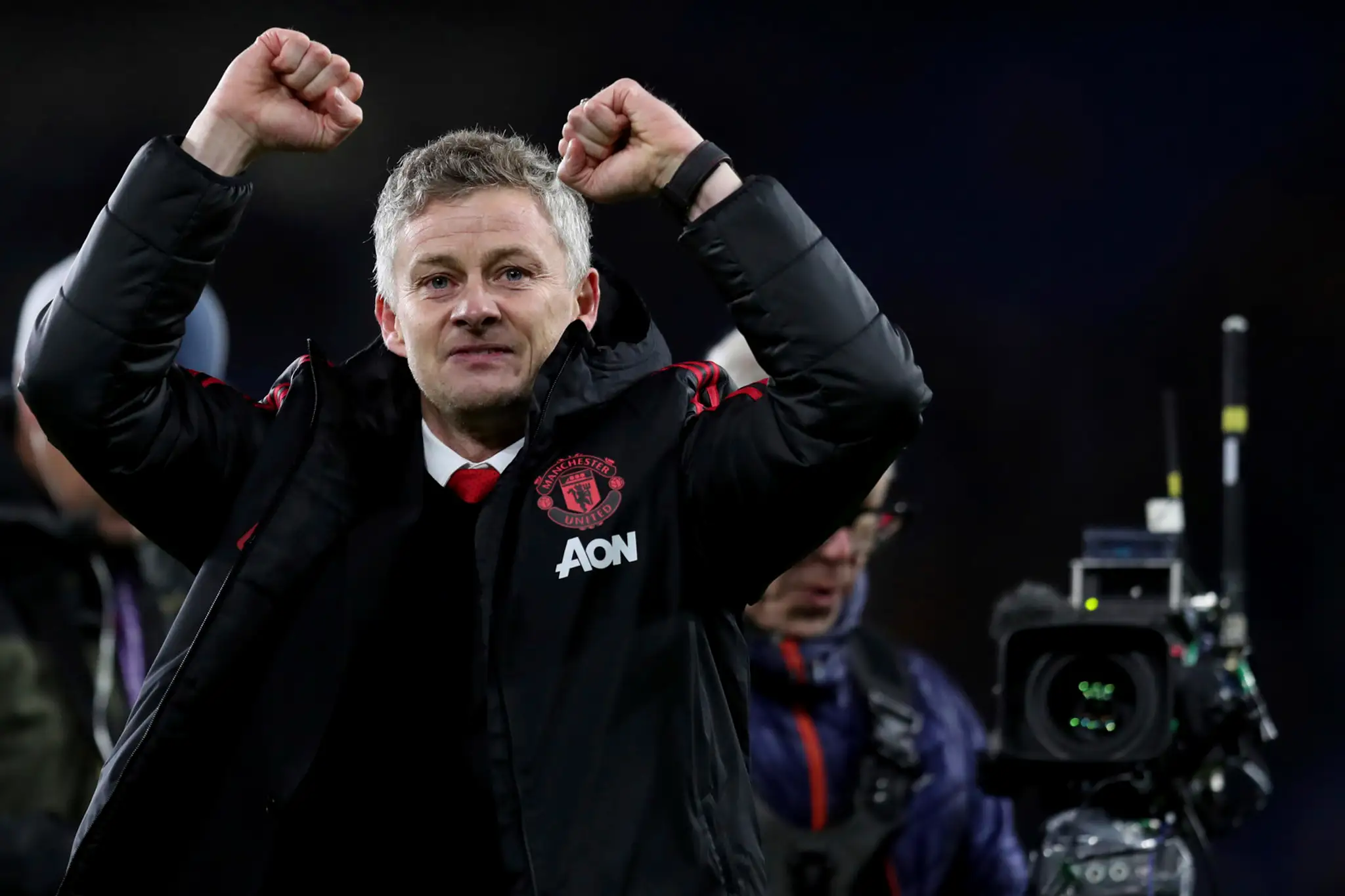 Kouč Manchesteru United Ole Gunnar Solskjaer reaguje po dueli na pôde Cardiffu.