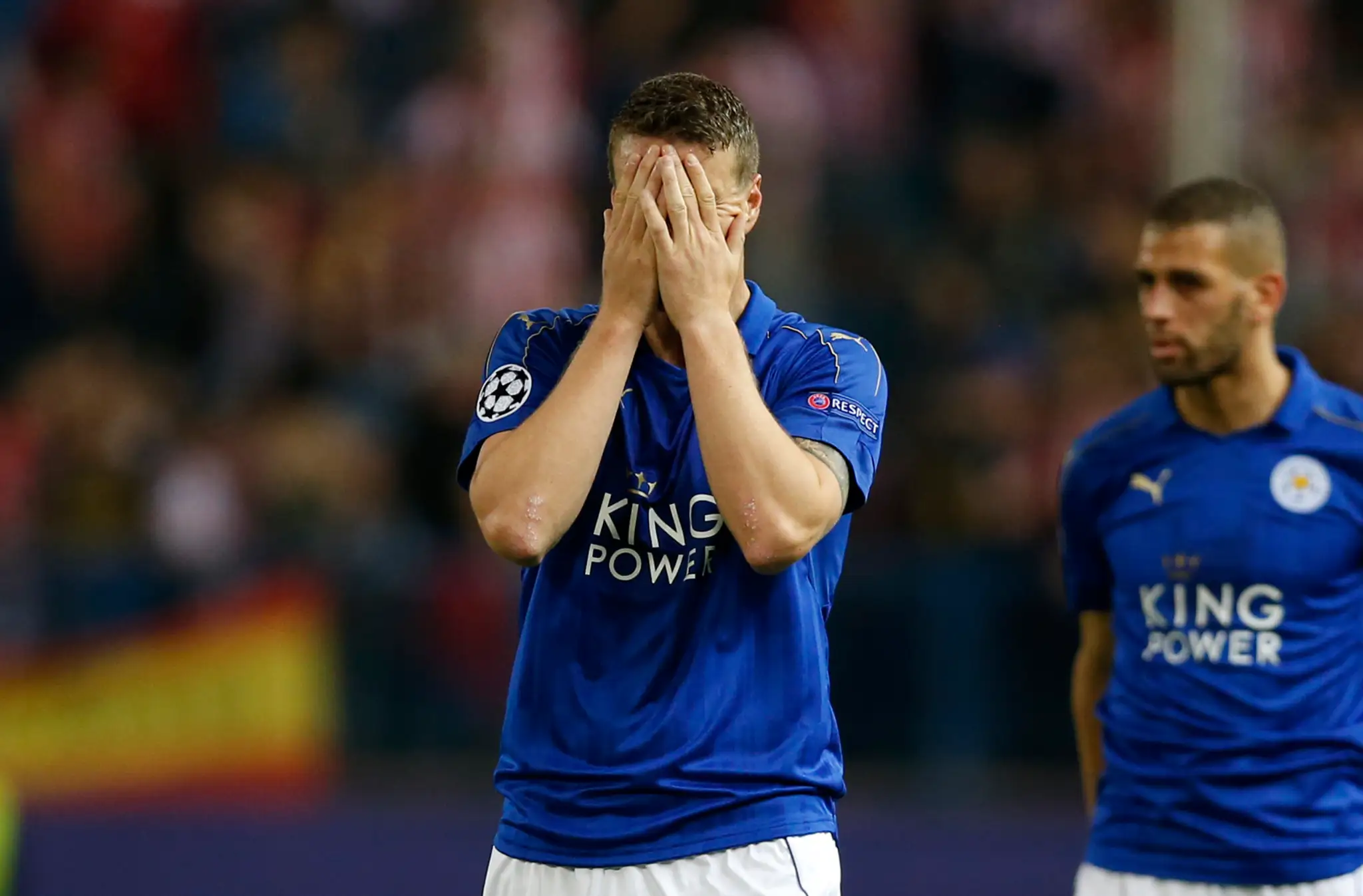 Frustrovaný Robert Huth z Leicestru po prehre vo štvrťfinále LM proti Atléticu.