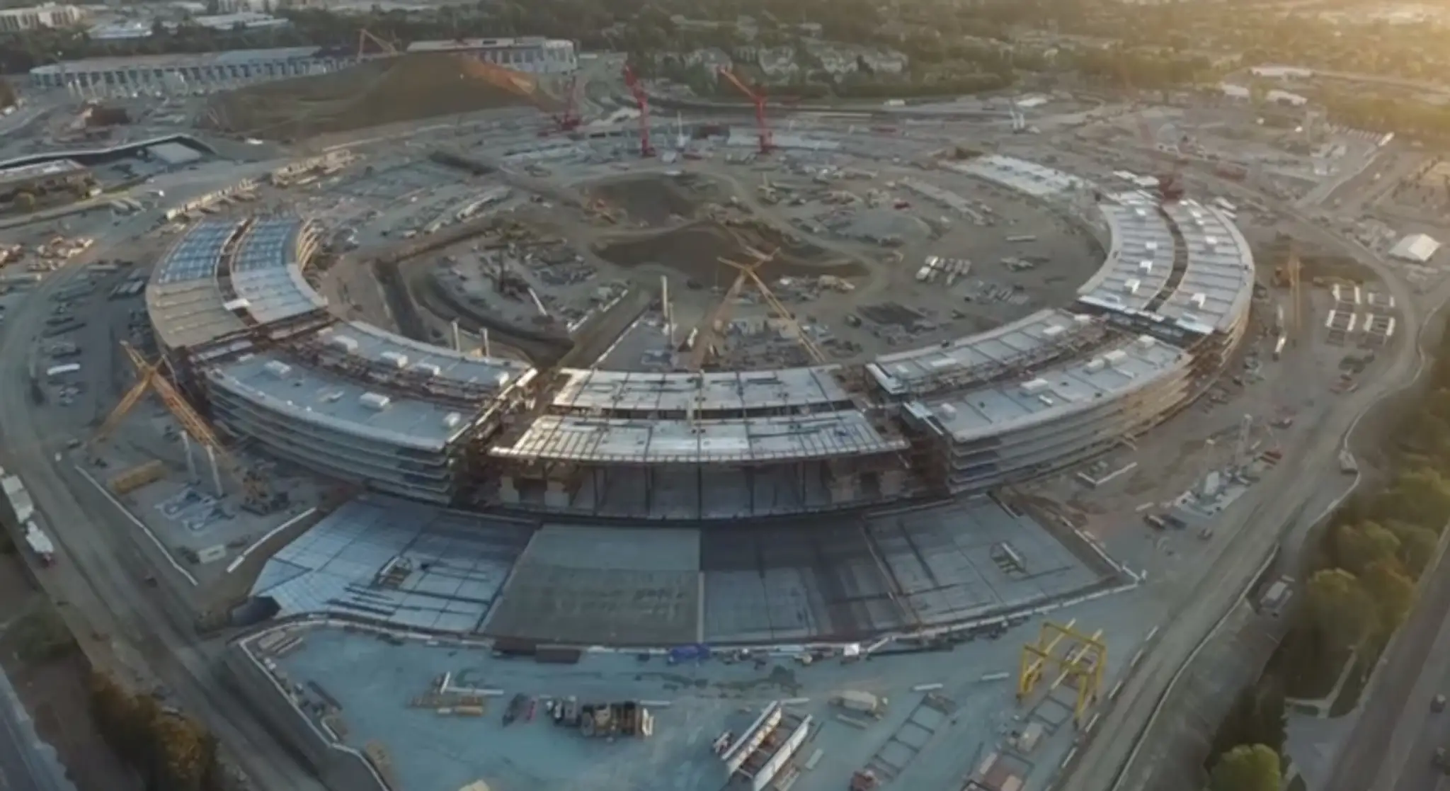 Apple Campus 2 by mali dokončiť na prelome rokov 2016 a 2017
