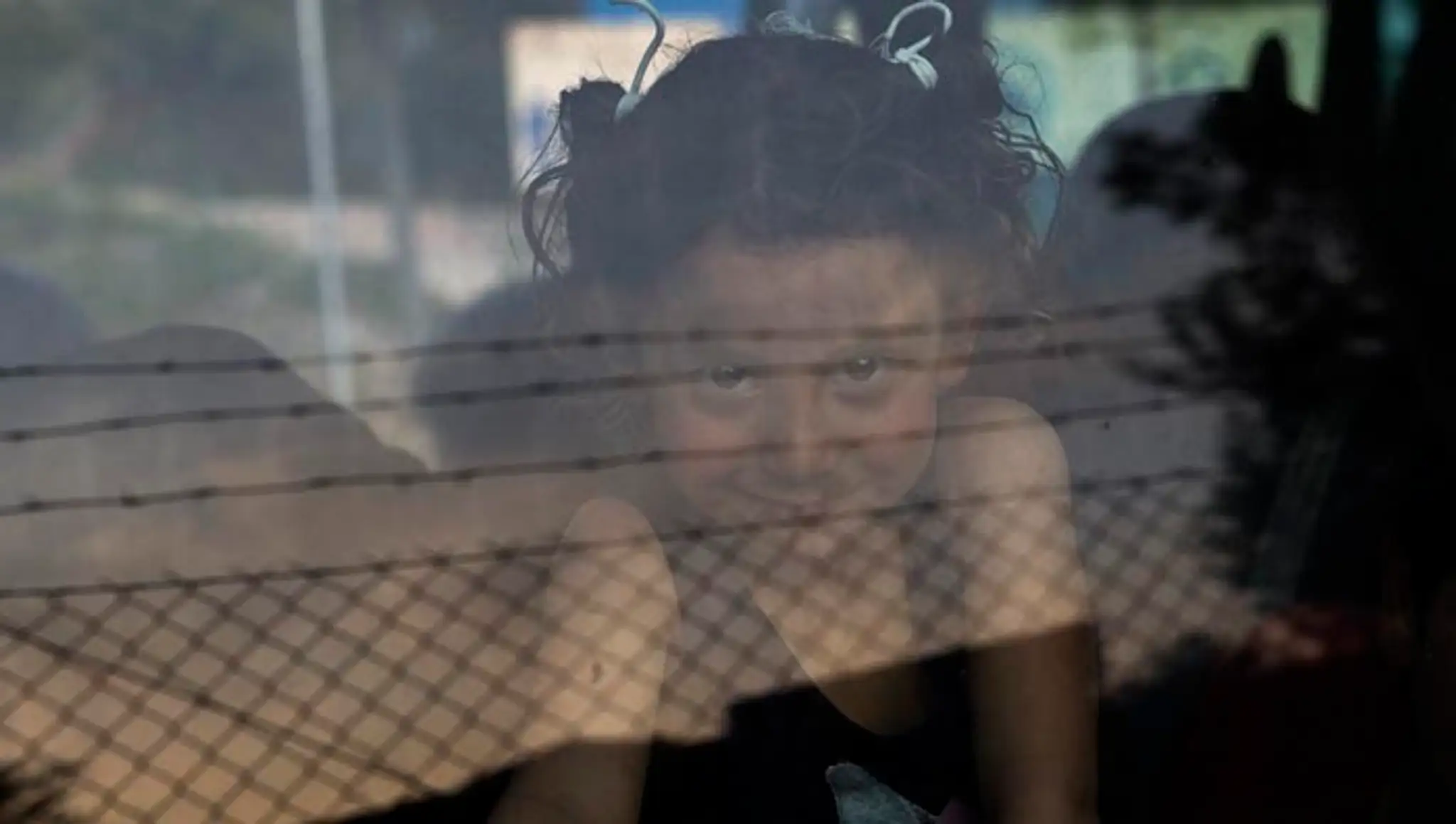 Z gréckeho ostrova Lesbos vyplávala dnes ďalšia loď s migrantmi.