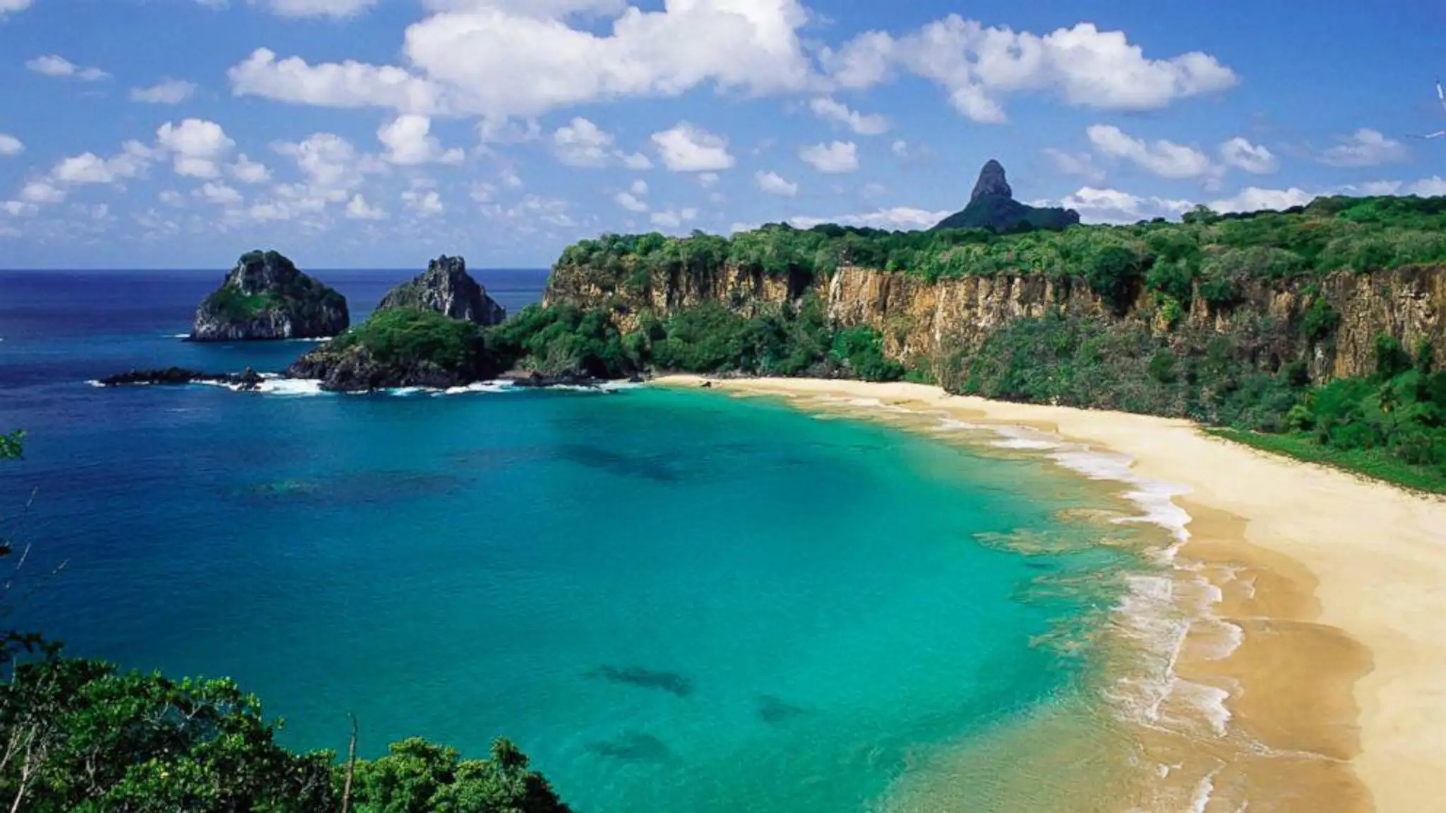 Pláž Baia do Sancho, Fernando de Noronha, Brazília.