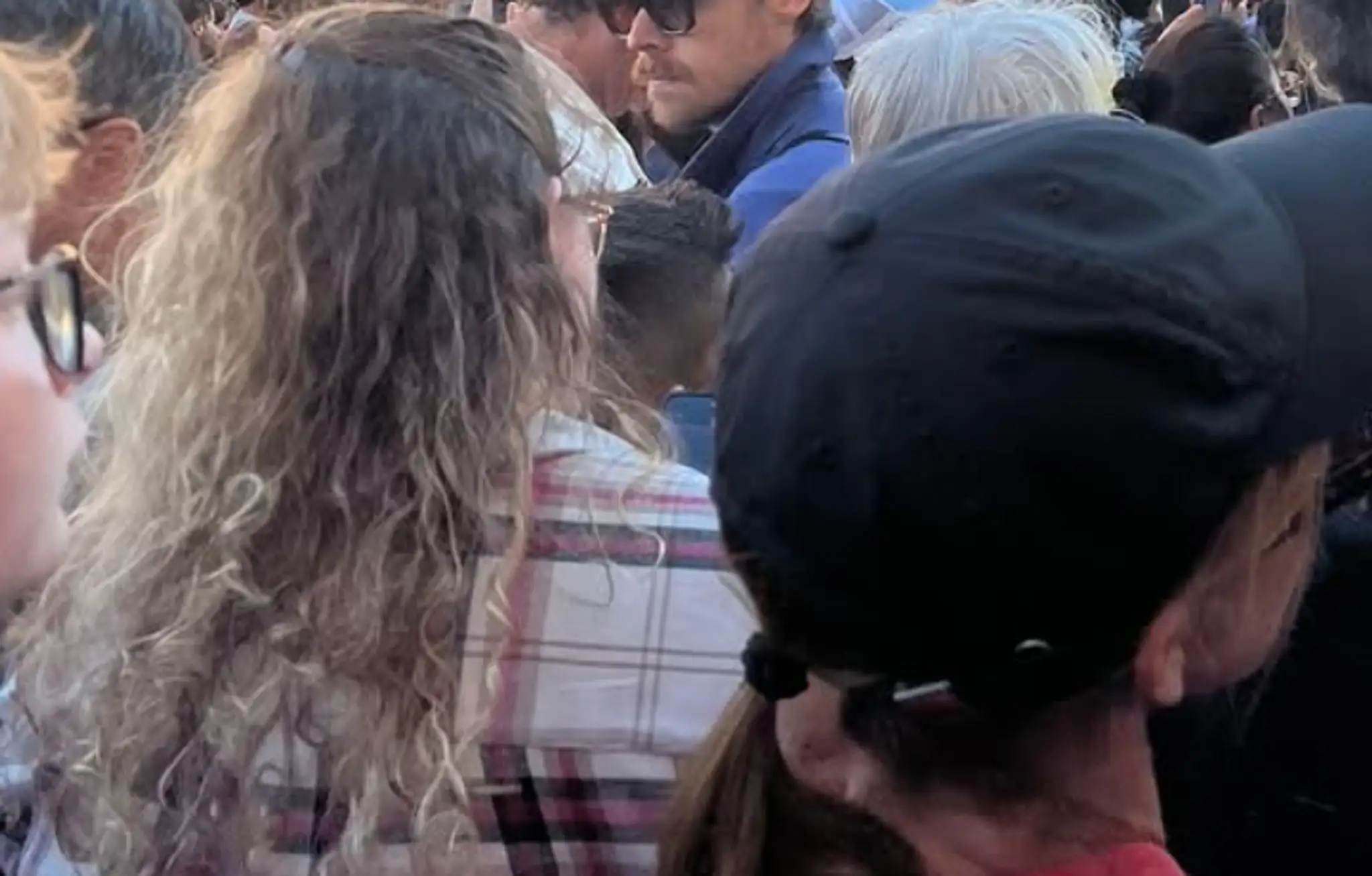 Harry Styles vo Vatikáne počas toho, ako svet vítal nového pápeža