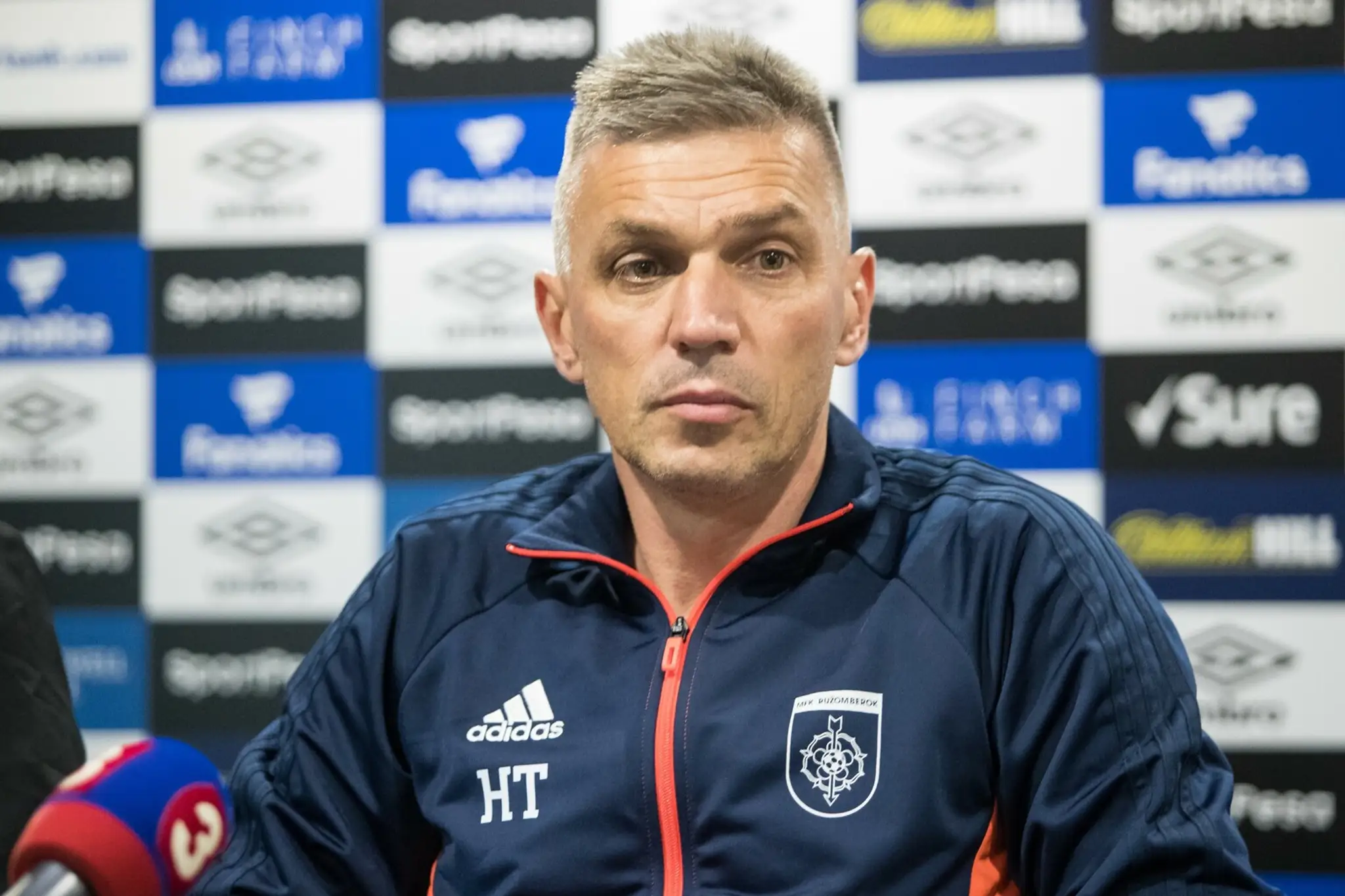 Tréner MFK Ružomberok Norbert Hrnčár odpovedá na otázky novinárov.