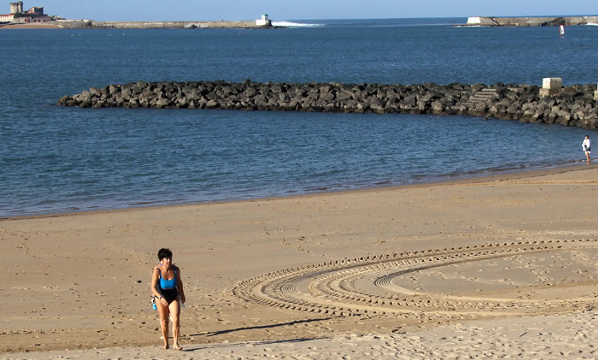 Na francúzskej pláži pri Saint-Jean-de-Luz bolo na Štedrý deň 17 stupňov.