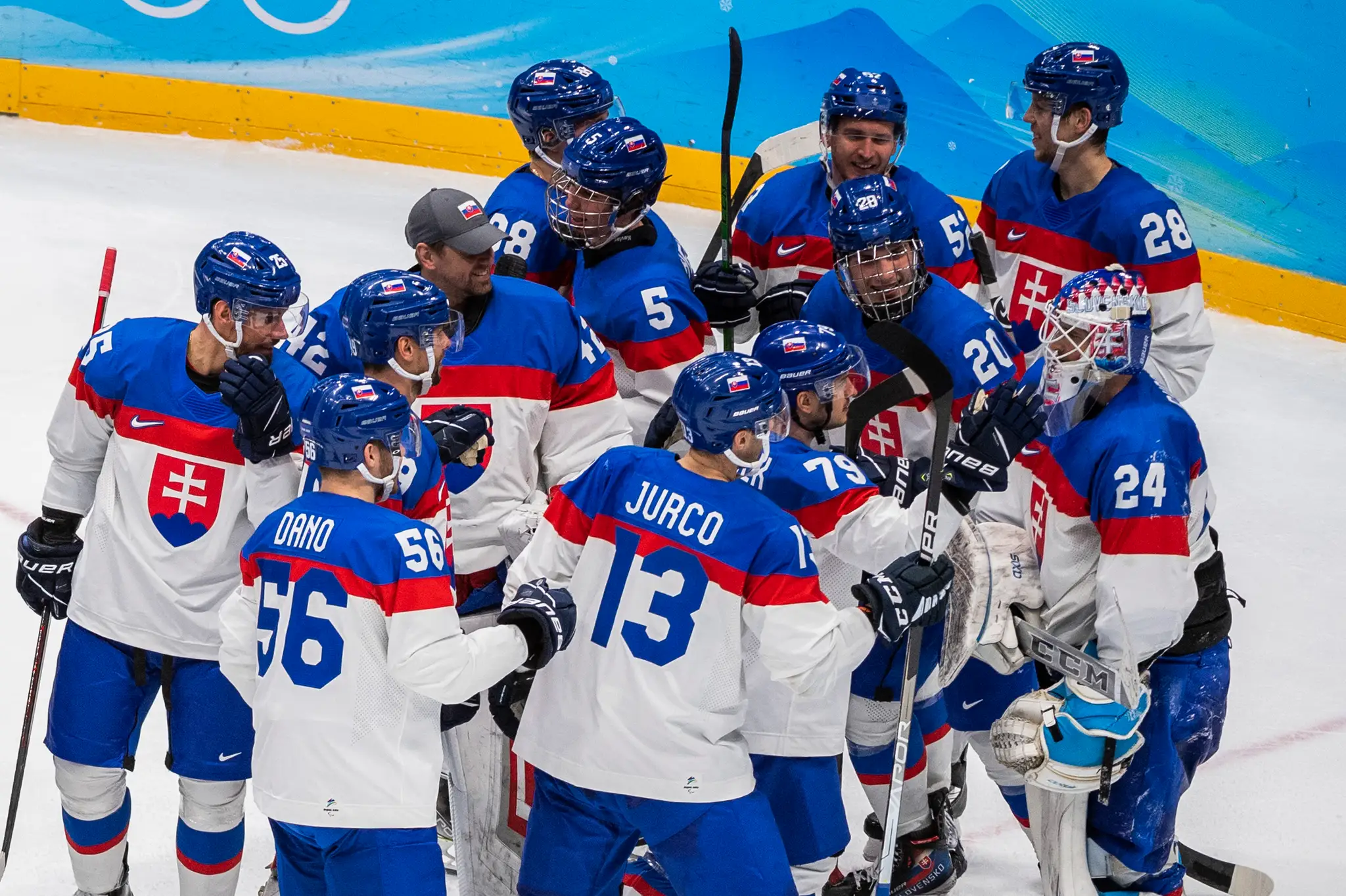 Hokejisti Slovenska sa tešia z postupu do semifinále ZOH 2022.