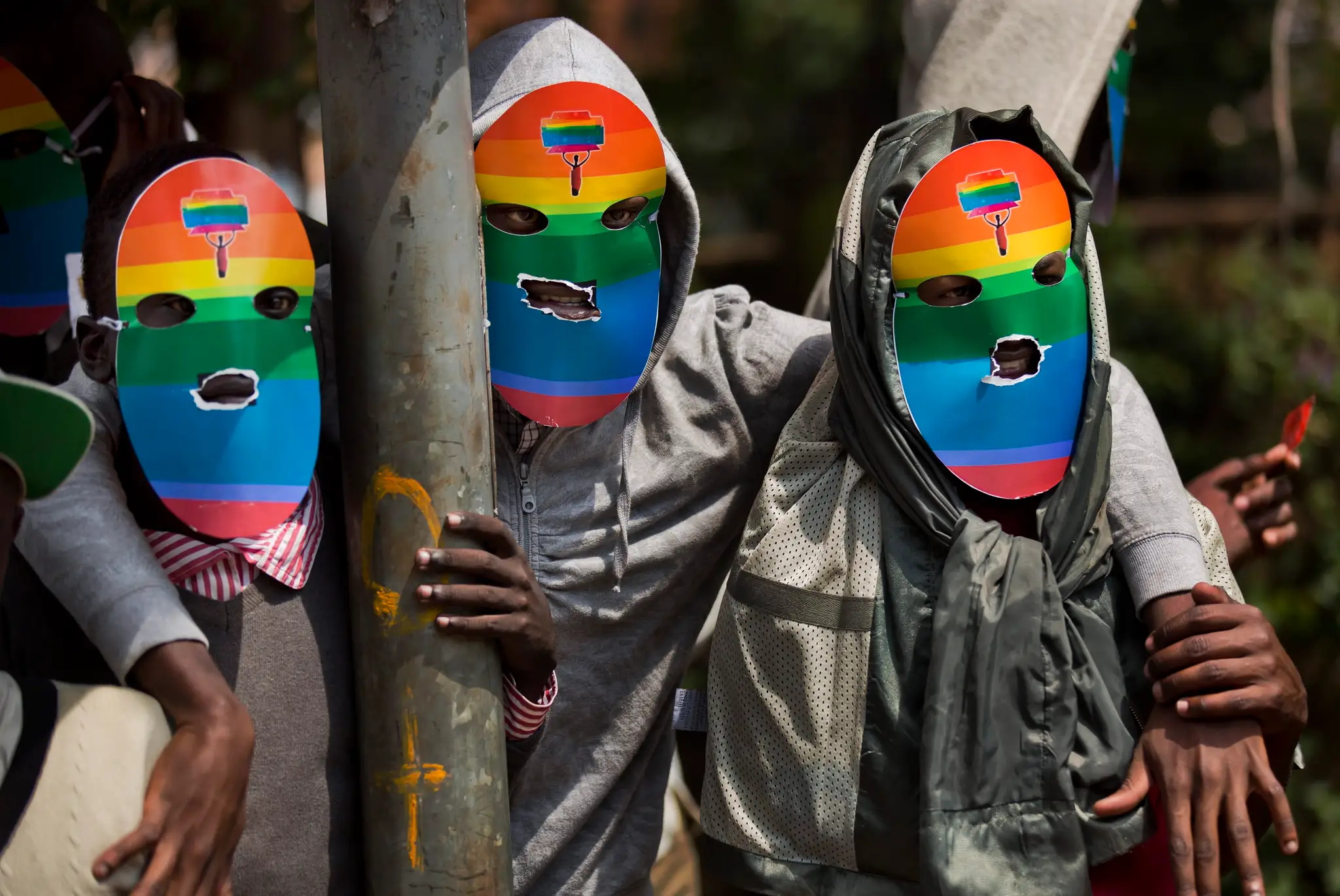 Archívna snímka z 10. februára 2014 - Keňskí členovia a podporovatelia komunity LGBTQ majú na sebe masky, aby si zachovali anonymitu počas protestu v Nairobi