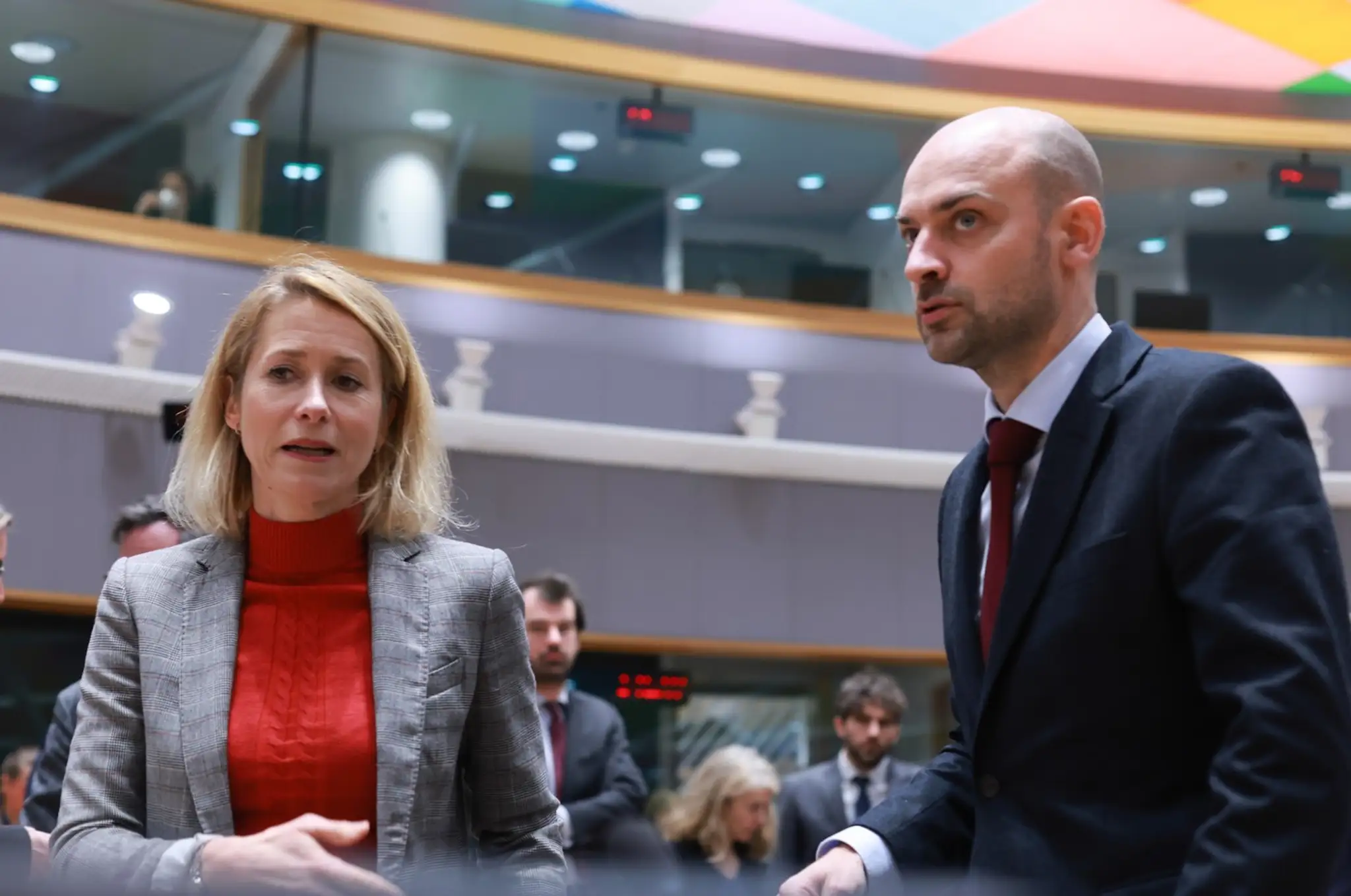 Šéfka diplomacie EÚ Kaja Kallasová a francúzsky minister zahraničných vecí Jean-Noël Barrot.