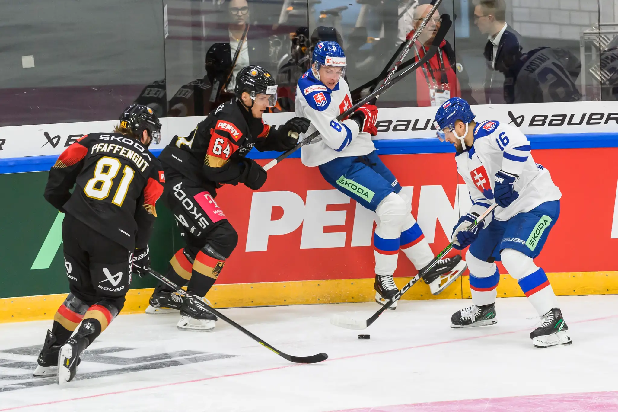 Na snímke sprava Róbert Lantoši, Oliver Okuliar (obaja Slovensko), Marcus Weber a Daniel Pfaffengut (obaja Nemecko).
