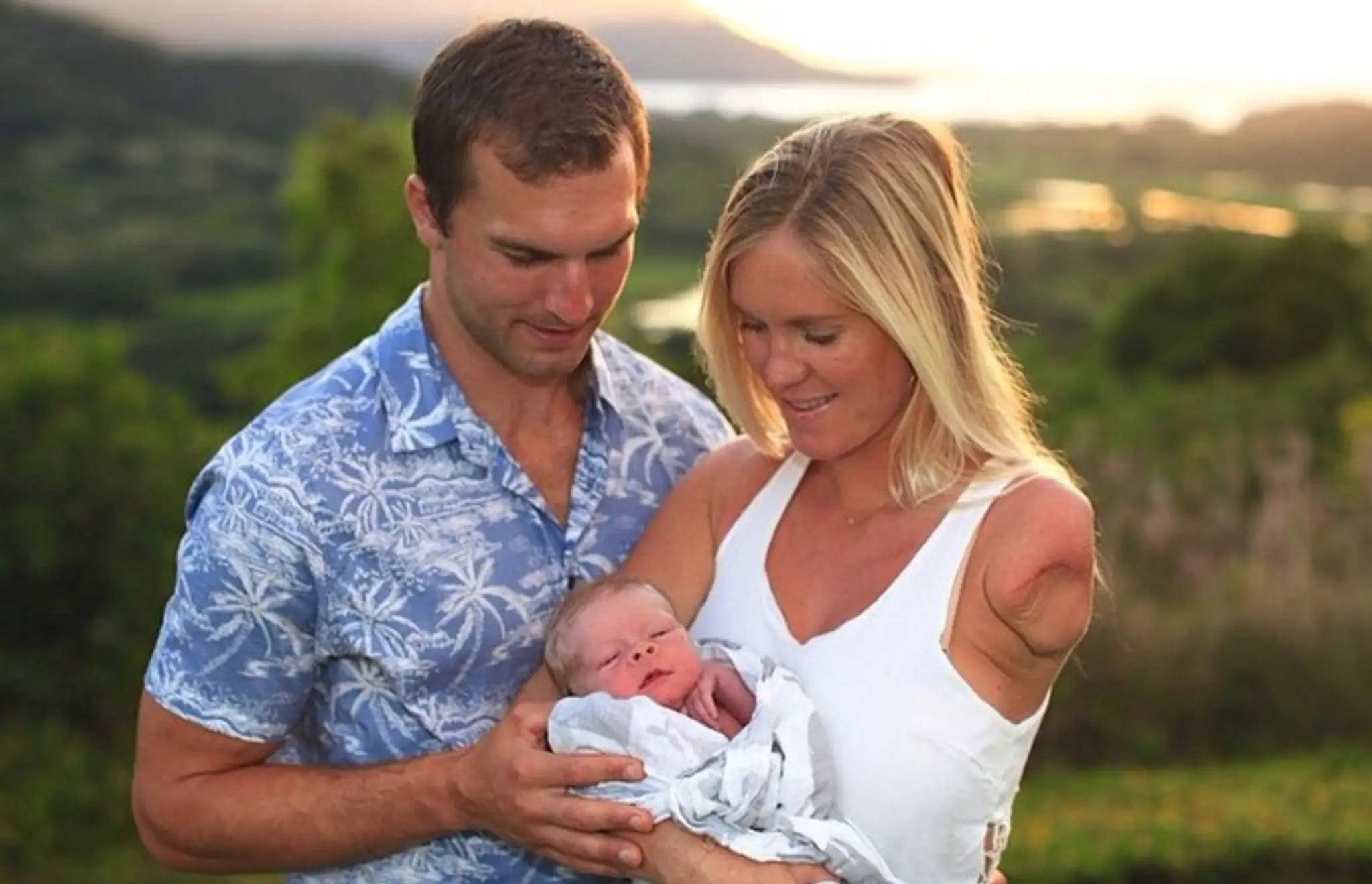 Bethany Hamilton a Adam Dirks sa stali rodičmi.