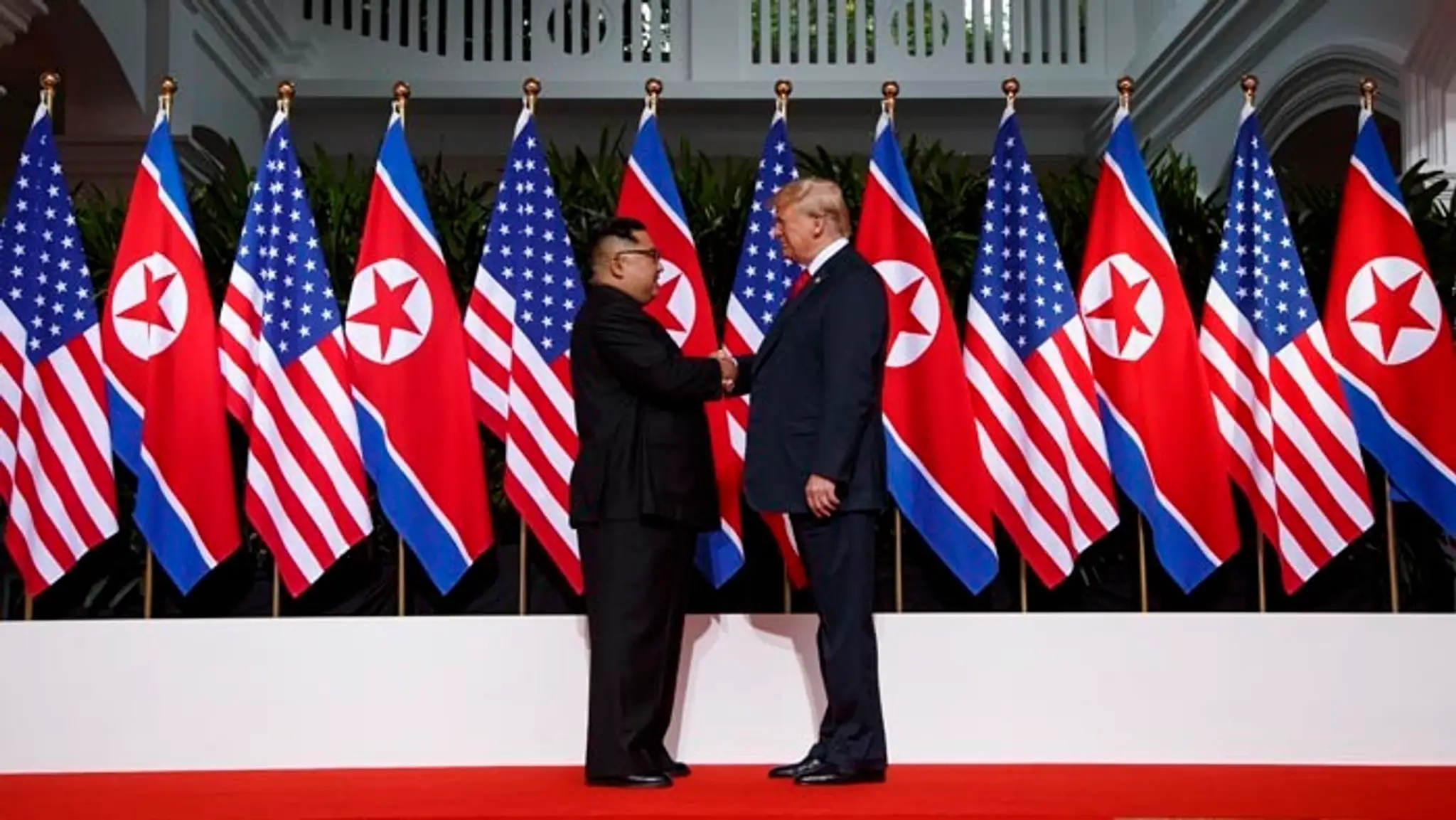 Historické stretnutie Donalda Trumpa s Kim Čong-unom.