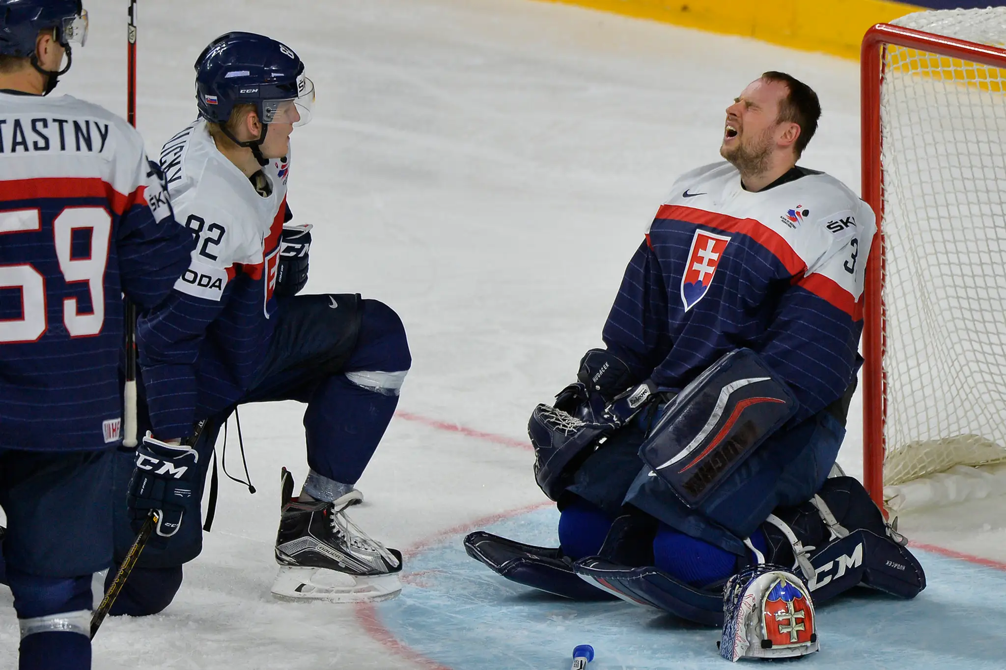Na snímke zľava Andrej Šťastný, Pavol Skalický a brankár Július Hudáček.
