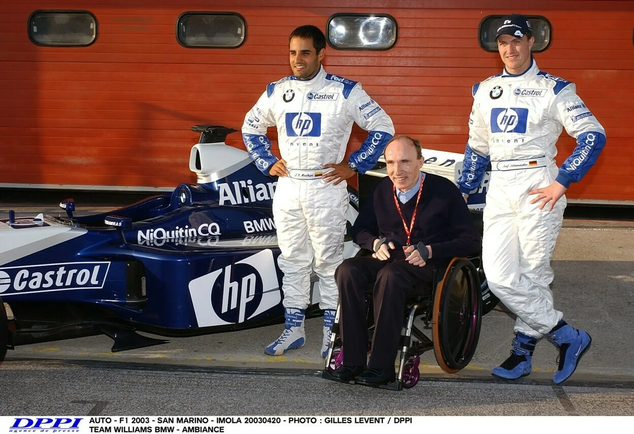 Šéf stajne Williams, Frank Williams, v roku 2003 s jazdcami tímu, zľava Juan Pablo Montoya a Ralf Schumacher.