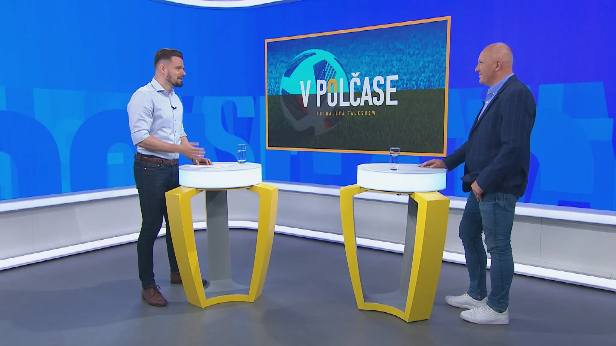 Moderátor Marek Arpáš a Štefan Zaťko v Talkshow V polčase.