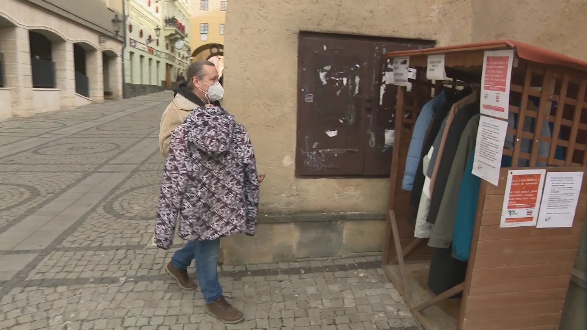 V Prešove nie je zima nikomu. Priamo z ulice si ľudia môžu vziať zachované zimné bundy a kabáty