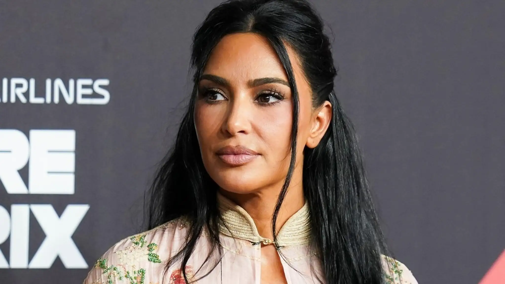 Kim Kardashian pútala pozornosť.