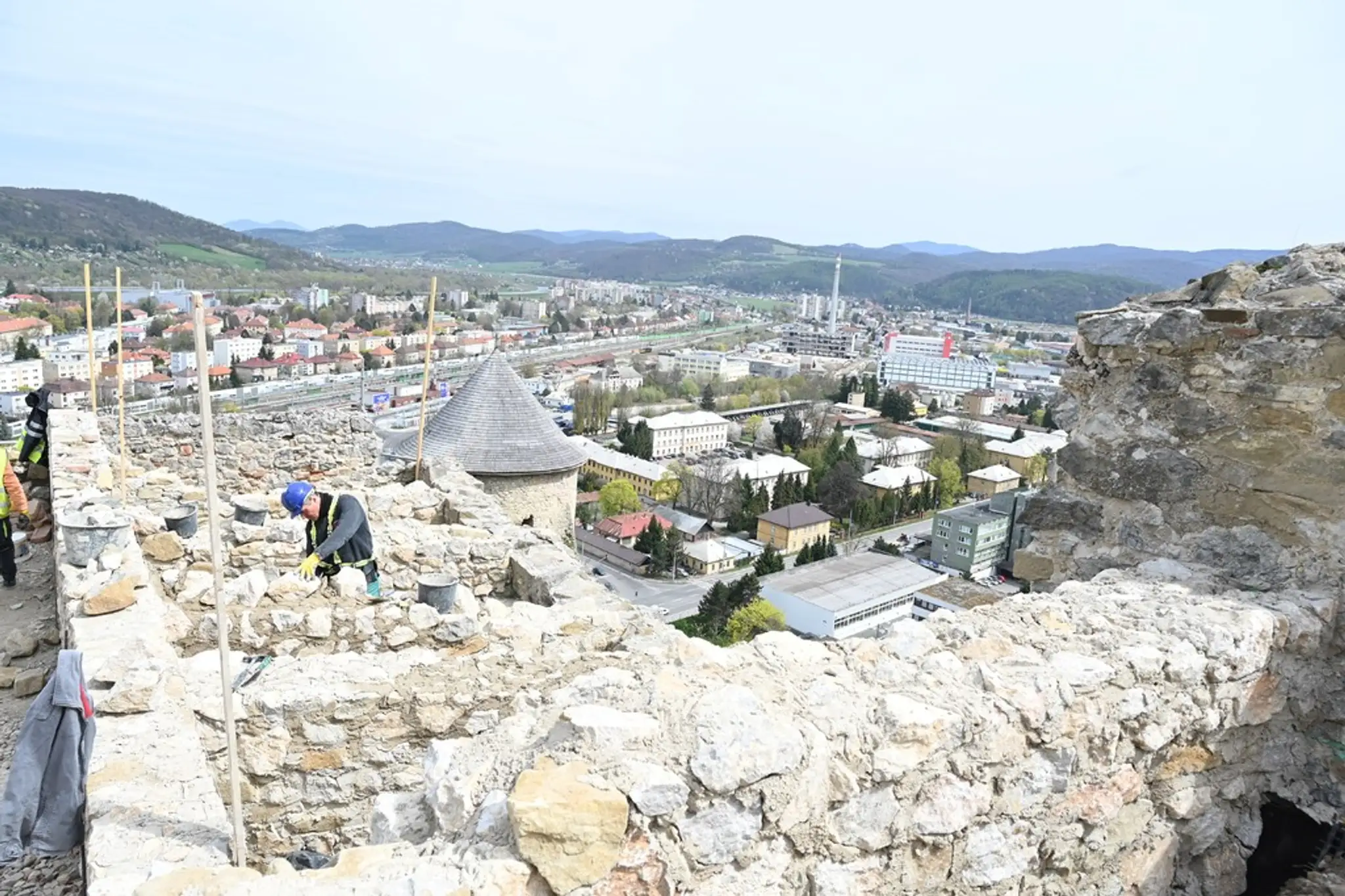 Rekonštrukcia Trenčianskeho hradu.