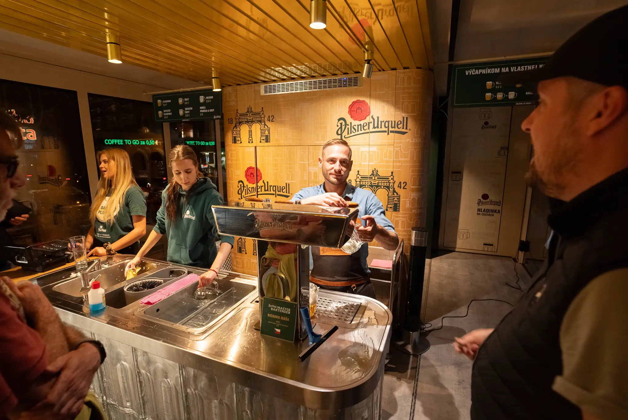 Pilsner Urquell na Bielej noci.