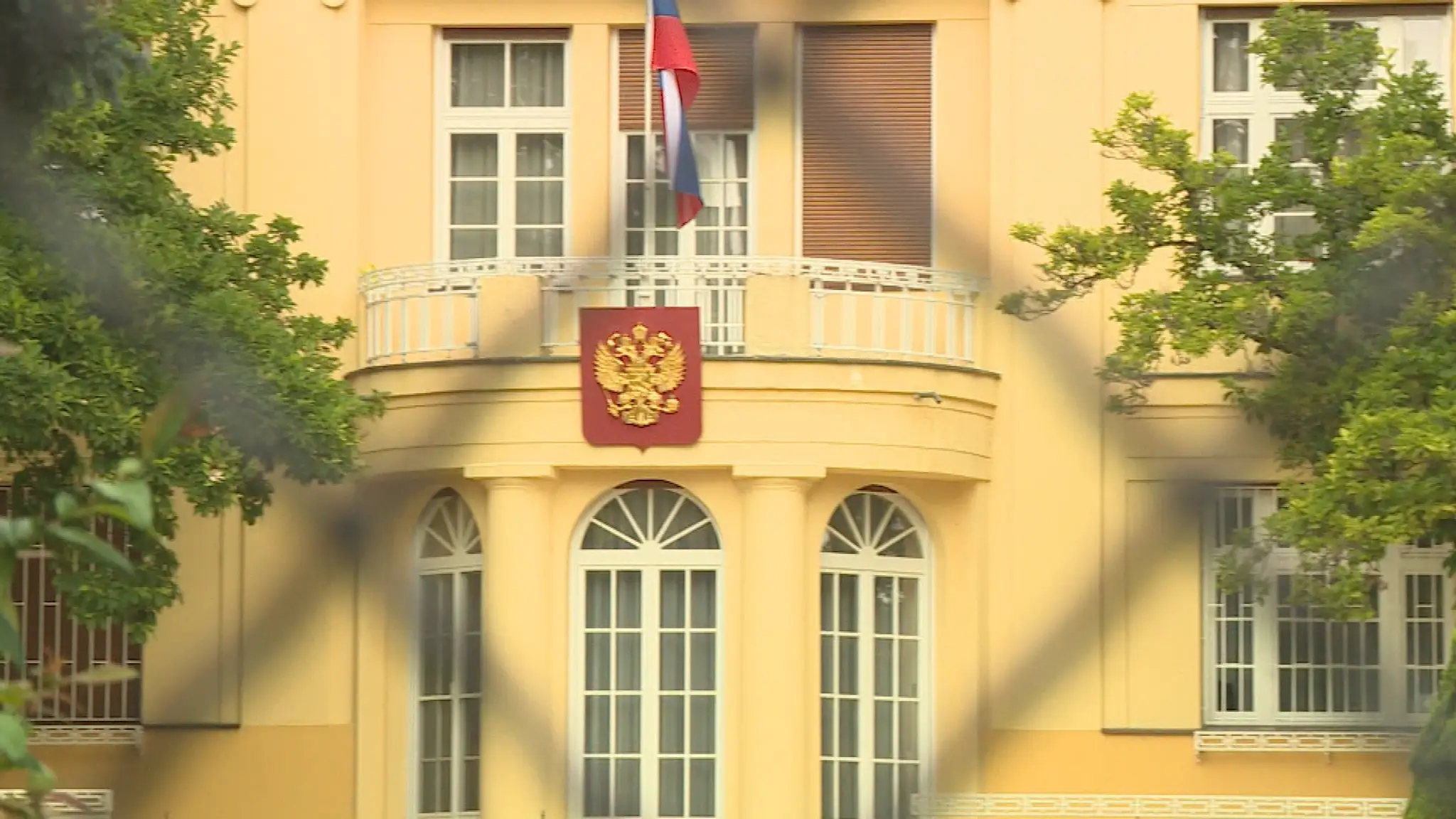 Slovensko vyhostilo väčšinu zamestnancov ruskej ambasády.