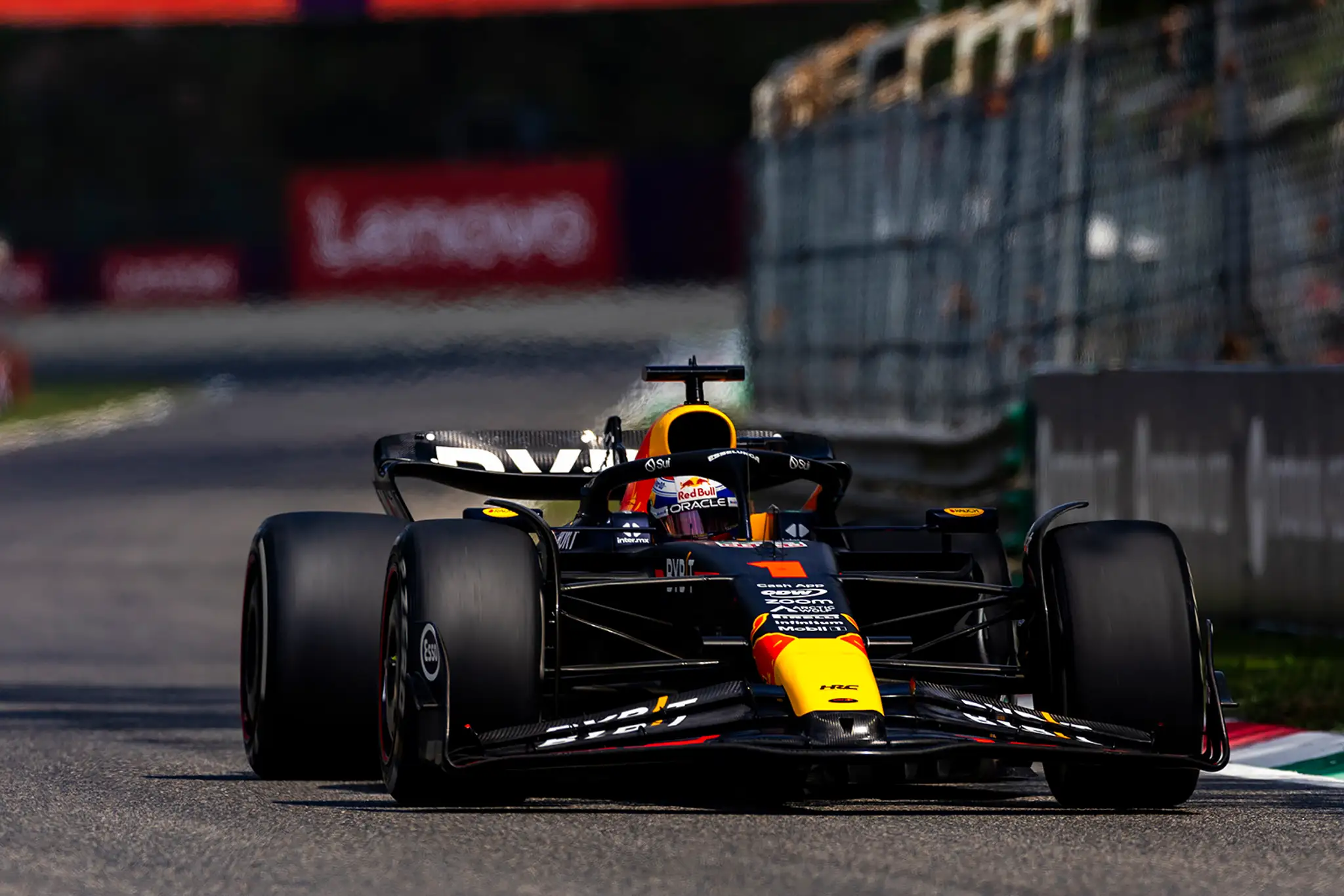 Holanďan Max Verstappen.