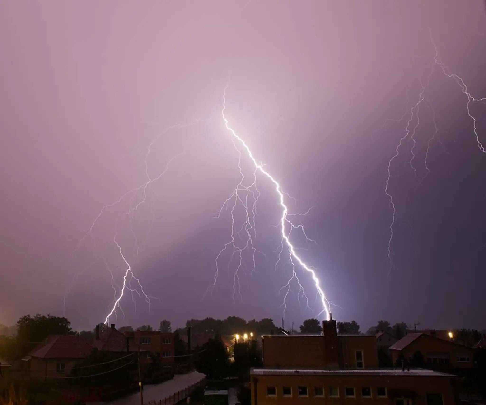 Búrka v Uľanoch nad Žitavou.