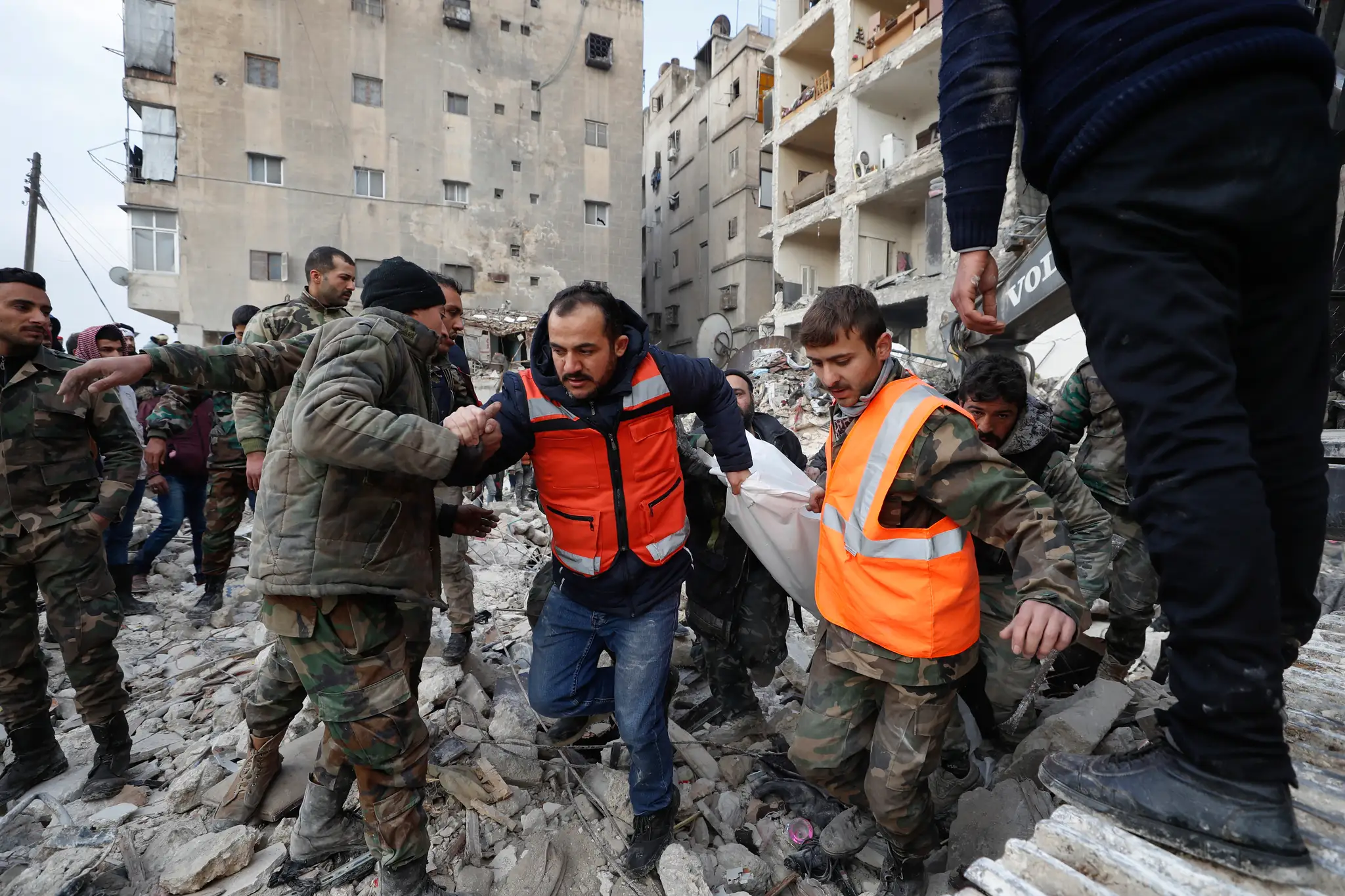 Následky ničivého zemetrasenia v sýrskom meste Aleppo.