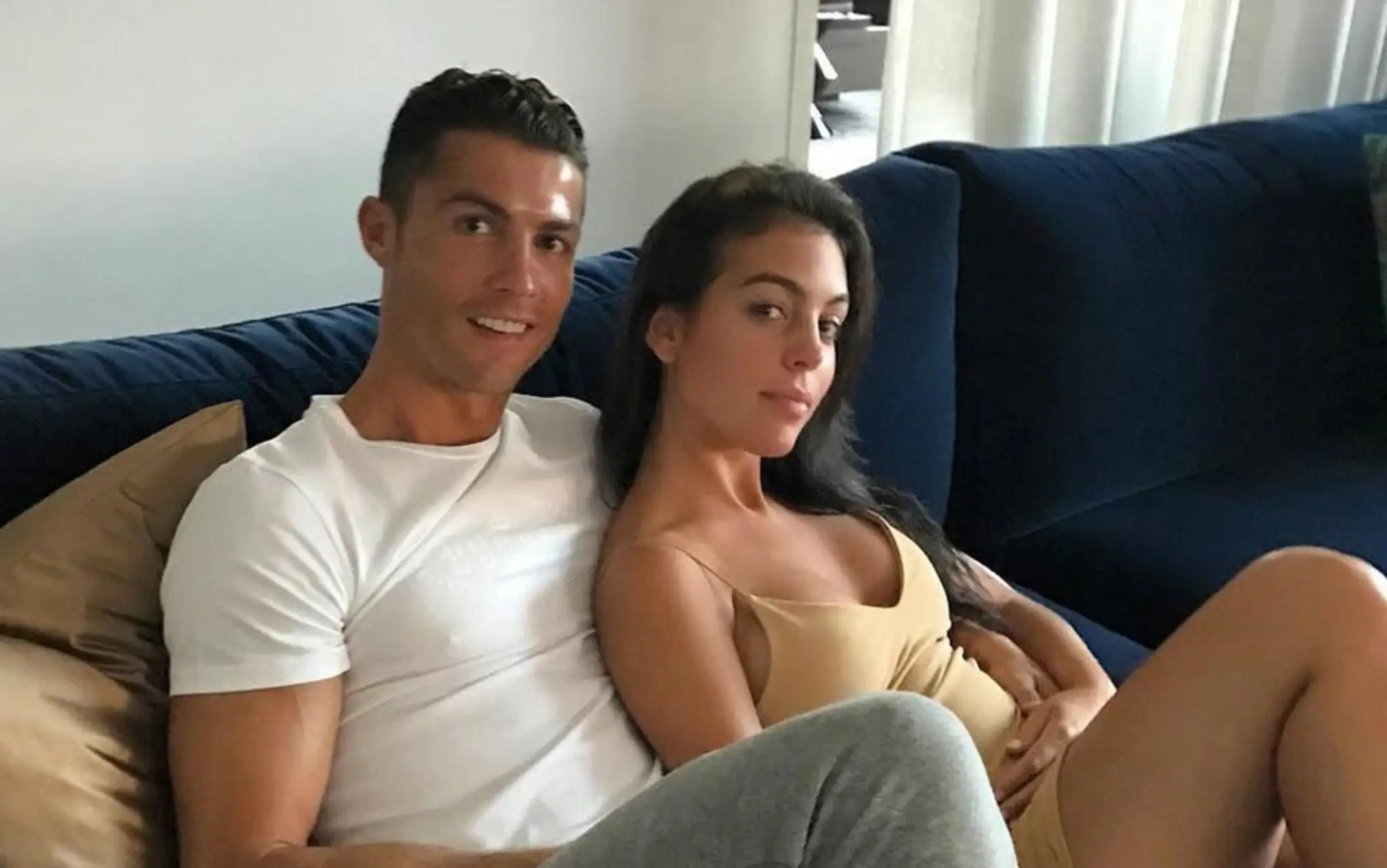 Ronaldovi sa s priateľkou zadarilo. Toto nie je veru iba nafúknuté brucho
