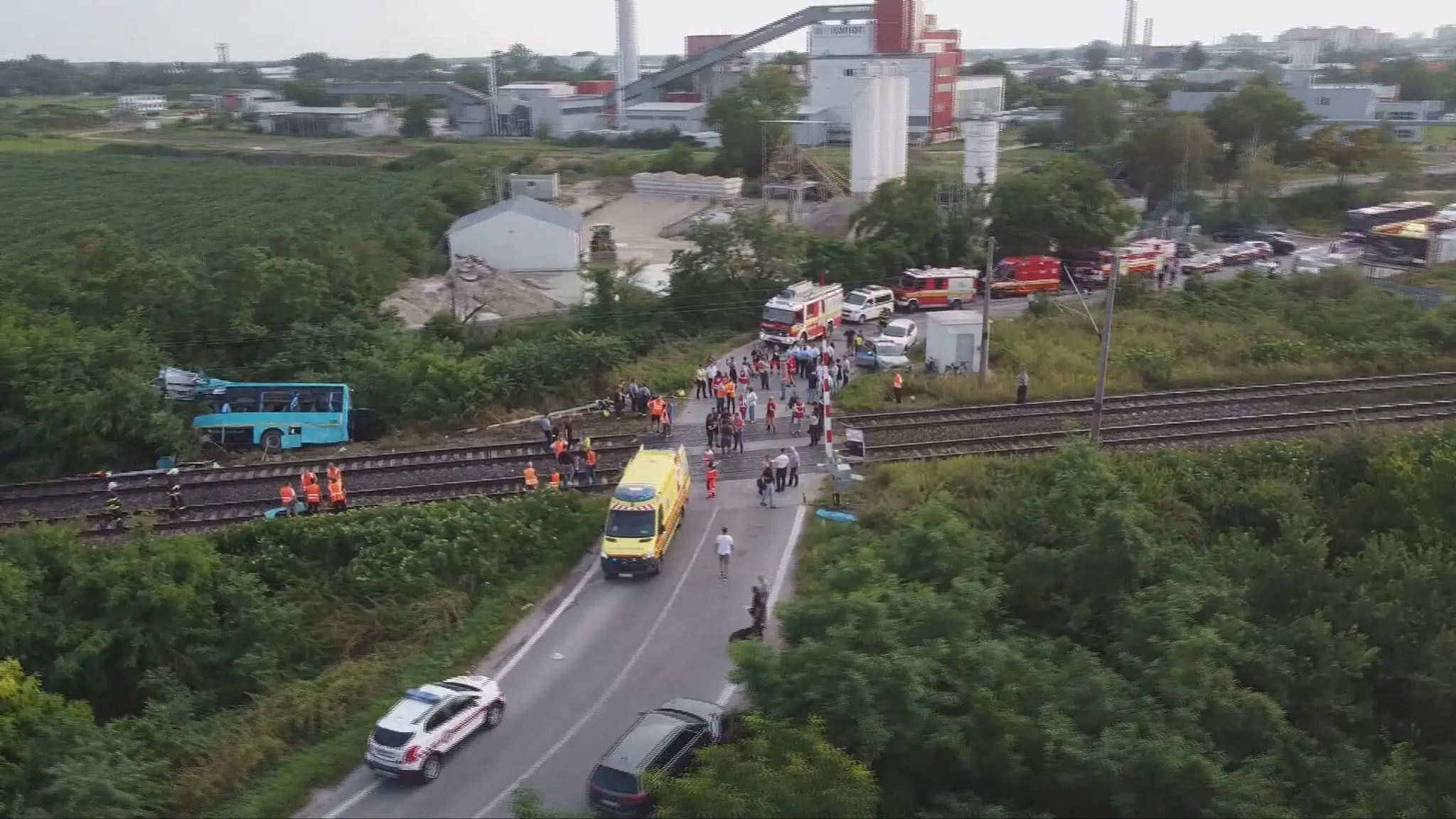 Zrážka vlaku s autobusom pri Nových Zámkoch.