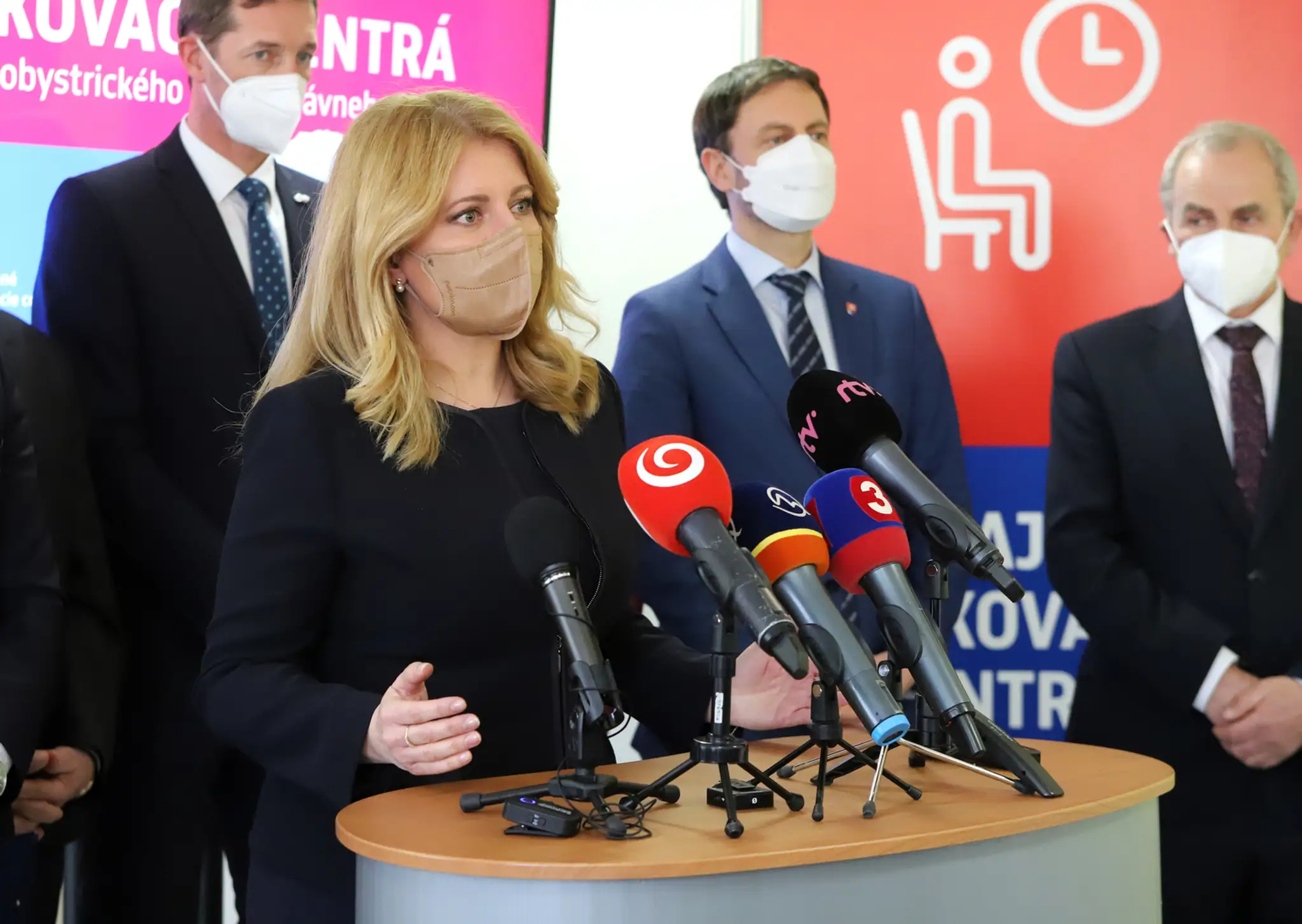 Stretnutie Zuzany Čaputovej so županmi a Eduardom Hegerom.