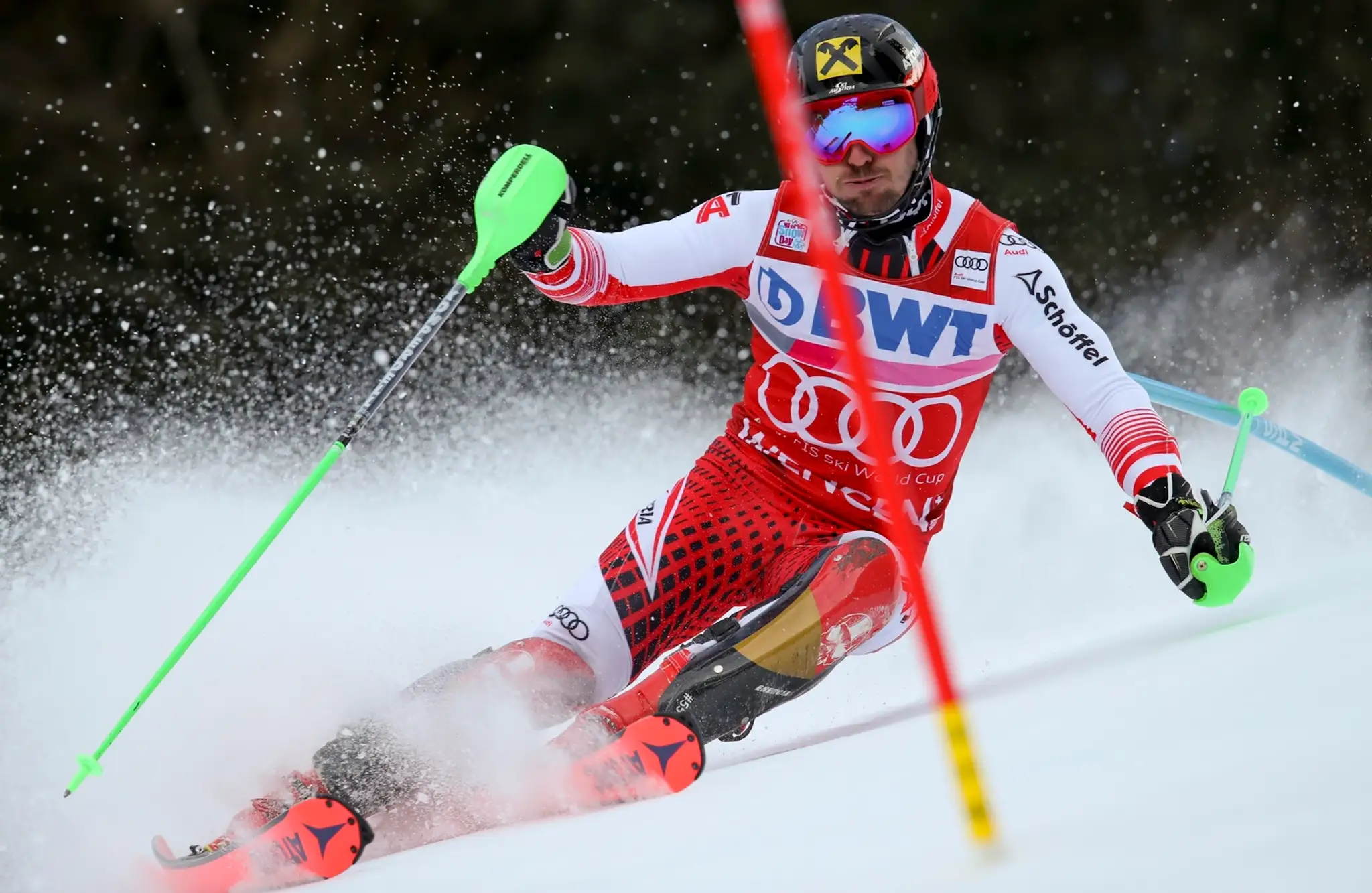Alpský lyžiar Daniel Yule v slalome vo Wengene.