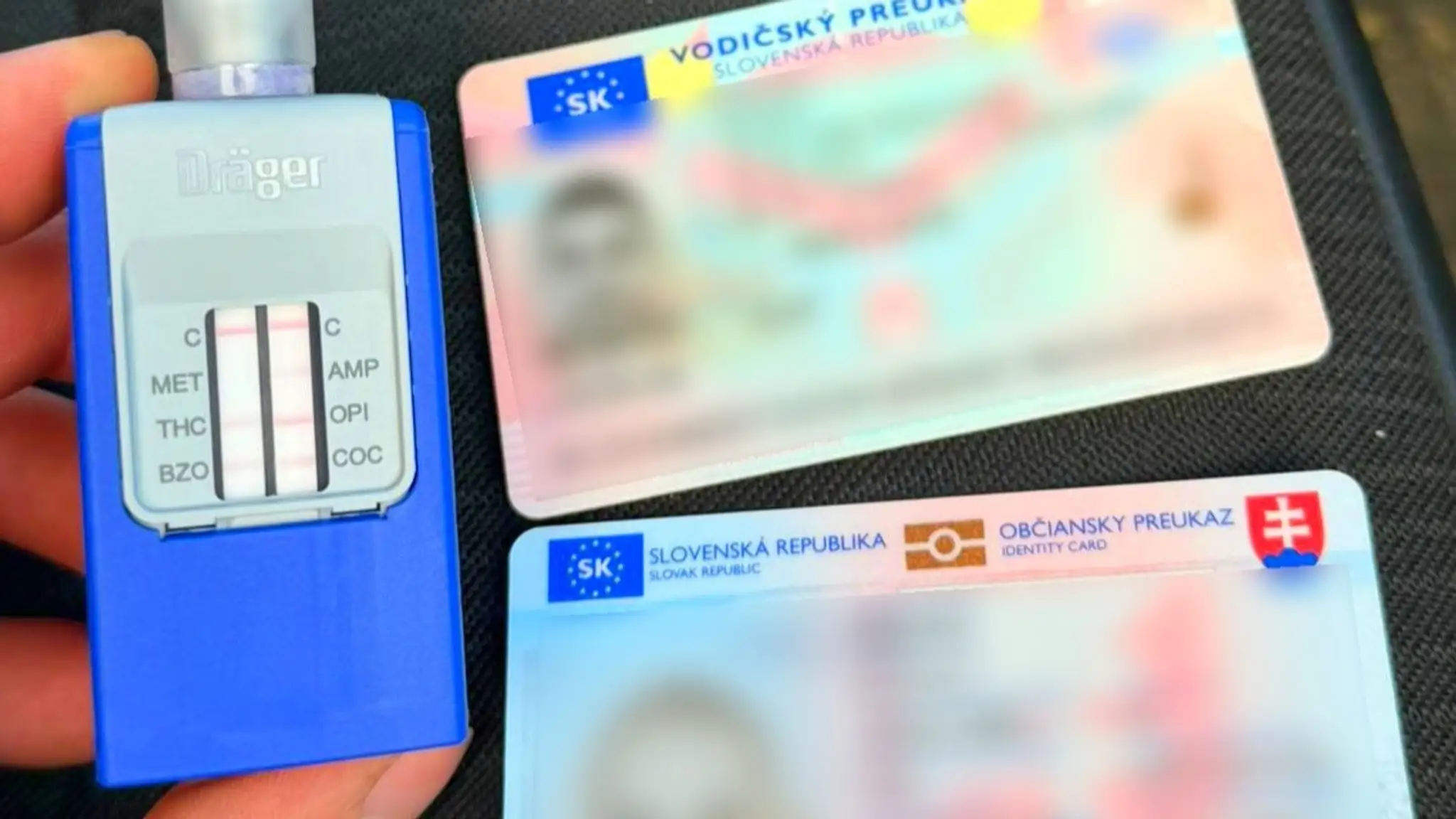 Vodič pod vplyvom drog jazdil s dieťaťom v aute