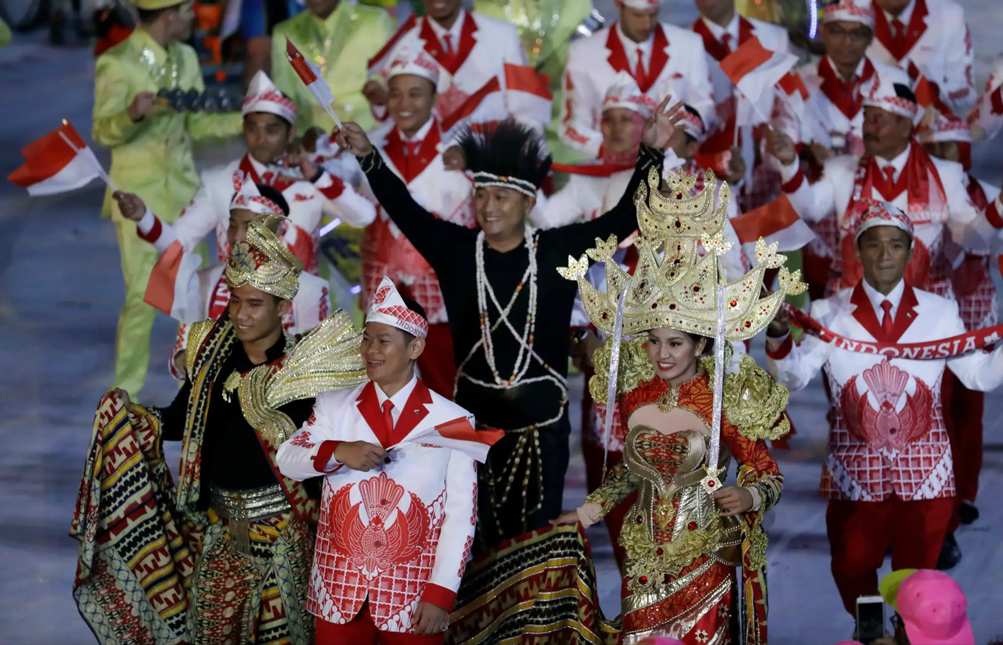 Výprava Indonézie počas otváracieho ceremoniálu OH v Riu.