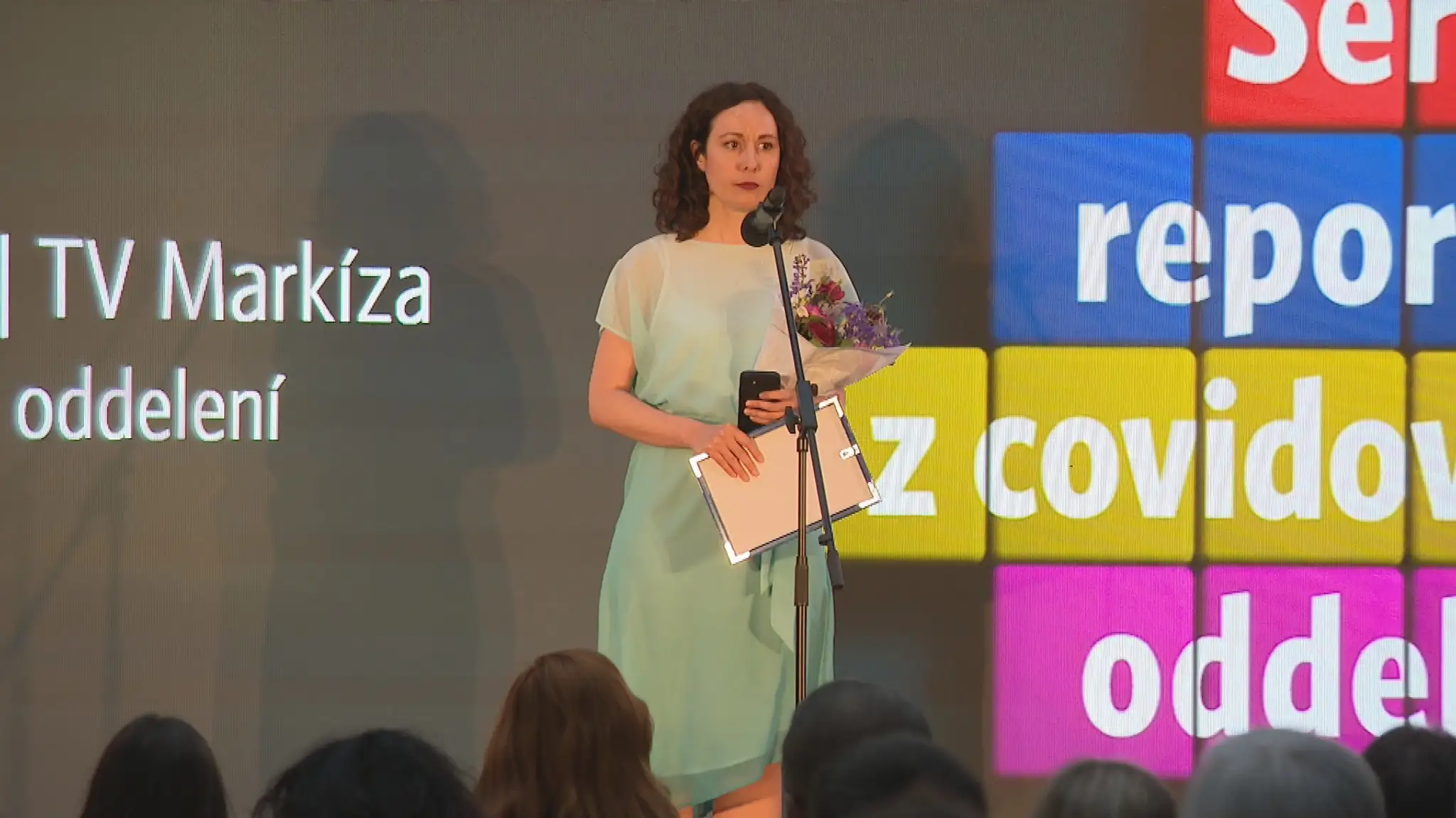 Gabriela Kajtárová s cenou.