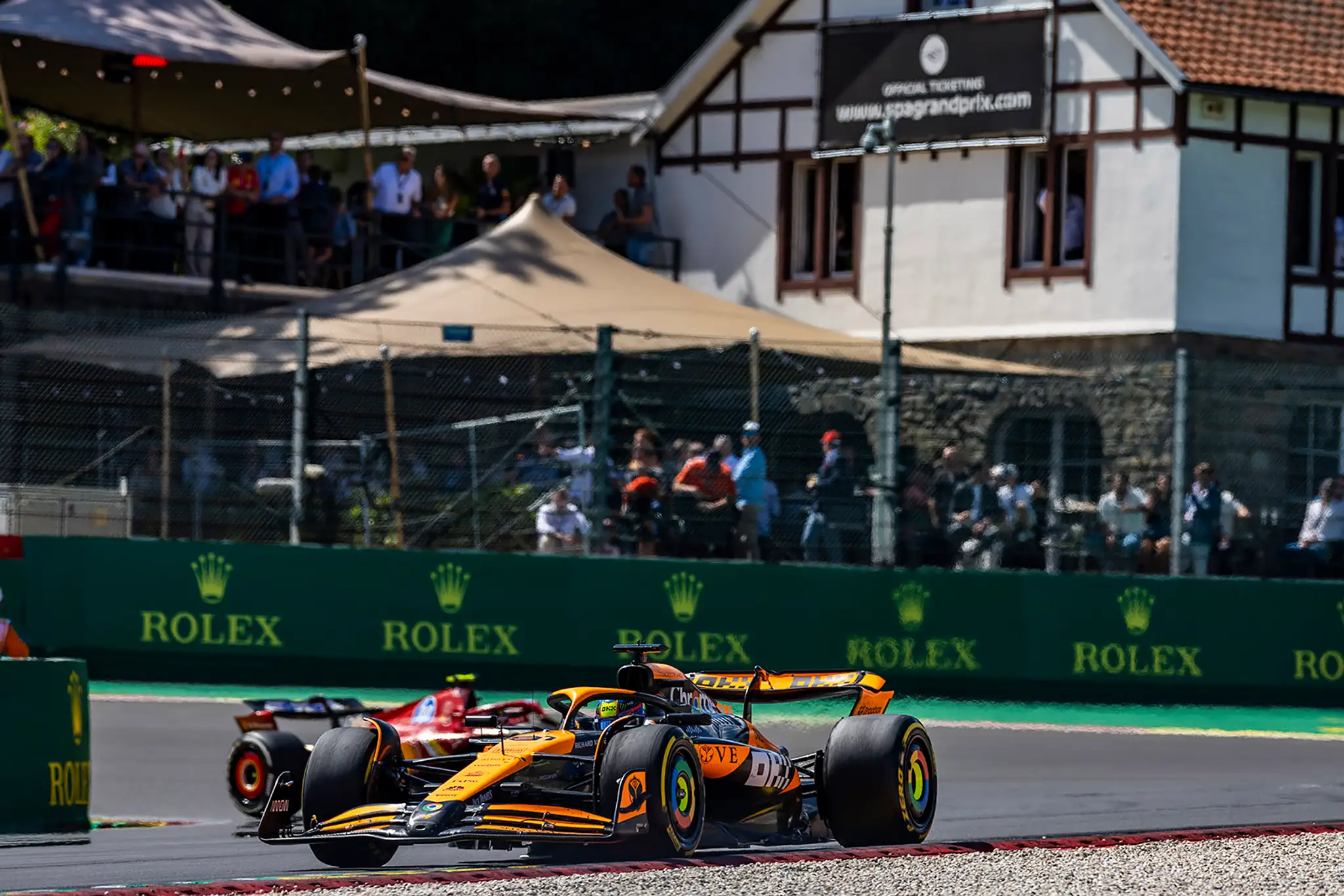 McLaren na pódiu opäť nechýbal.